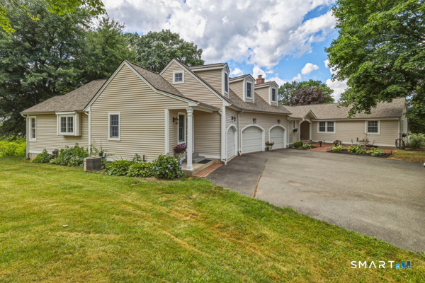 571 Woodland Street Property Photo 16