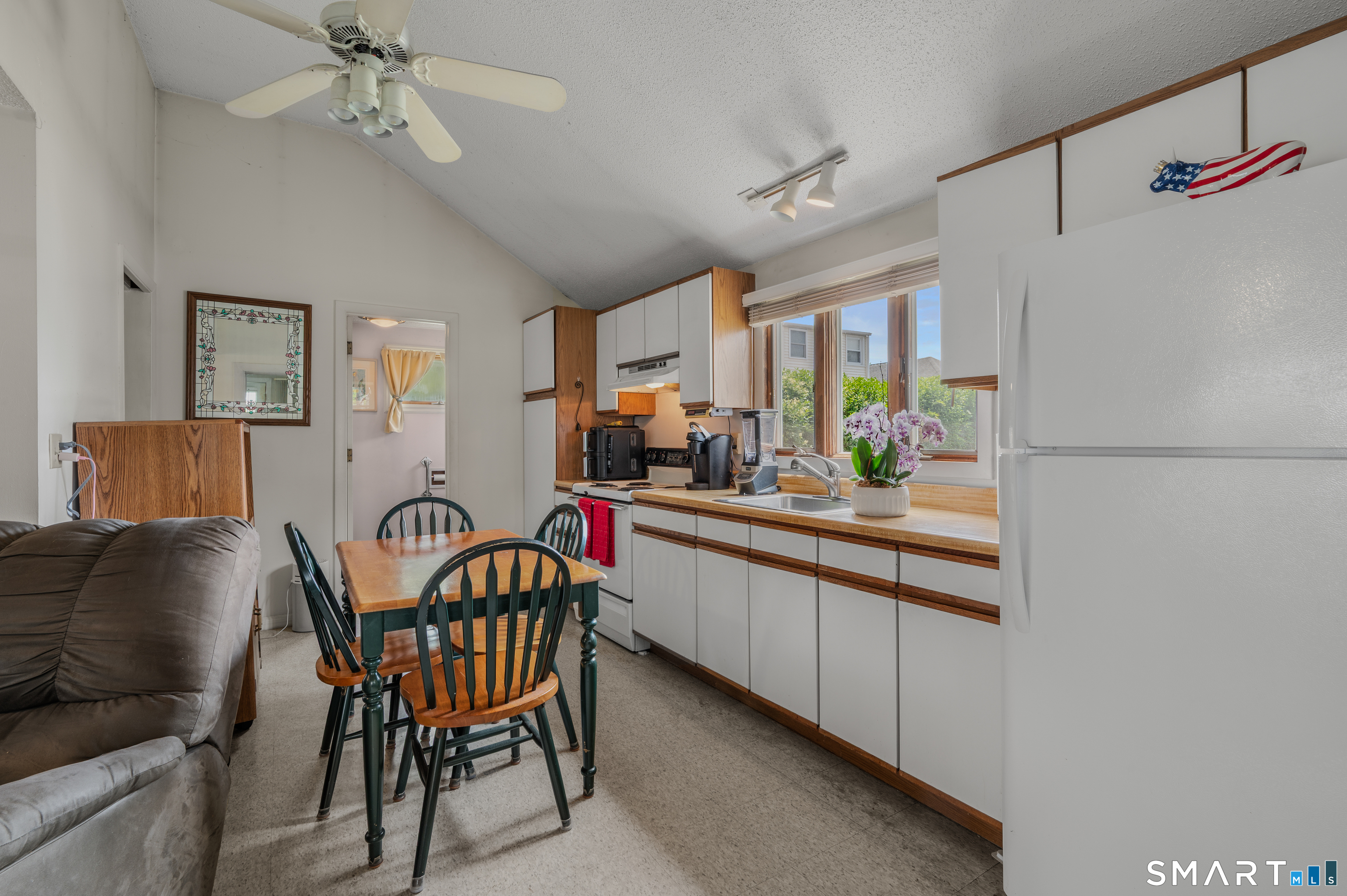 8 & 10 Swan Avenue Property Photo 14