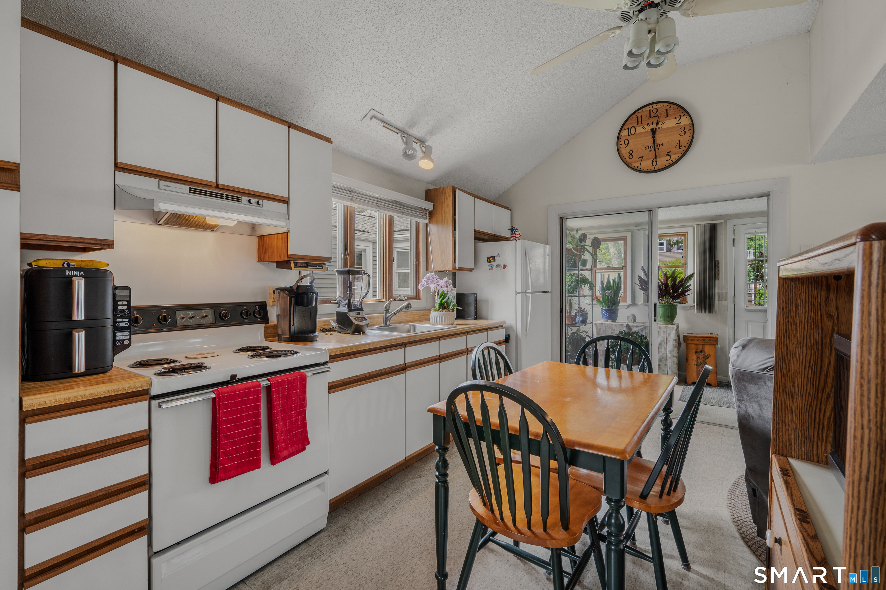 8 & 10 Swan Avenue Property Photo 15
