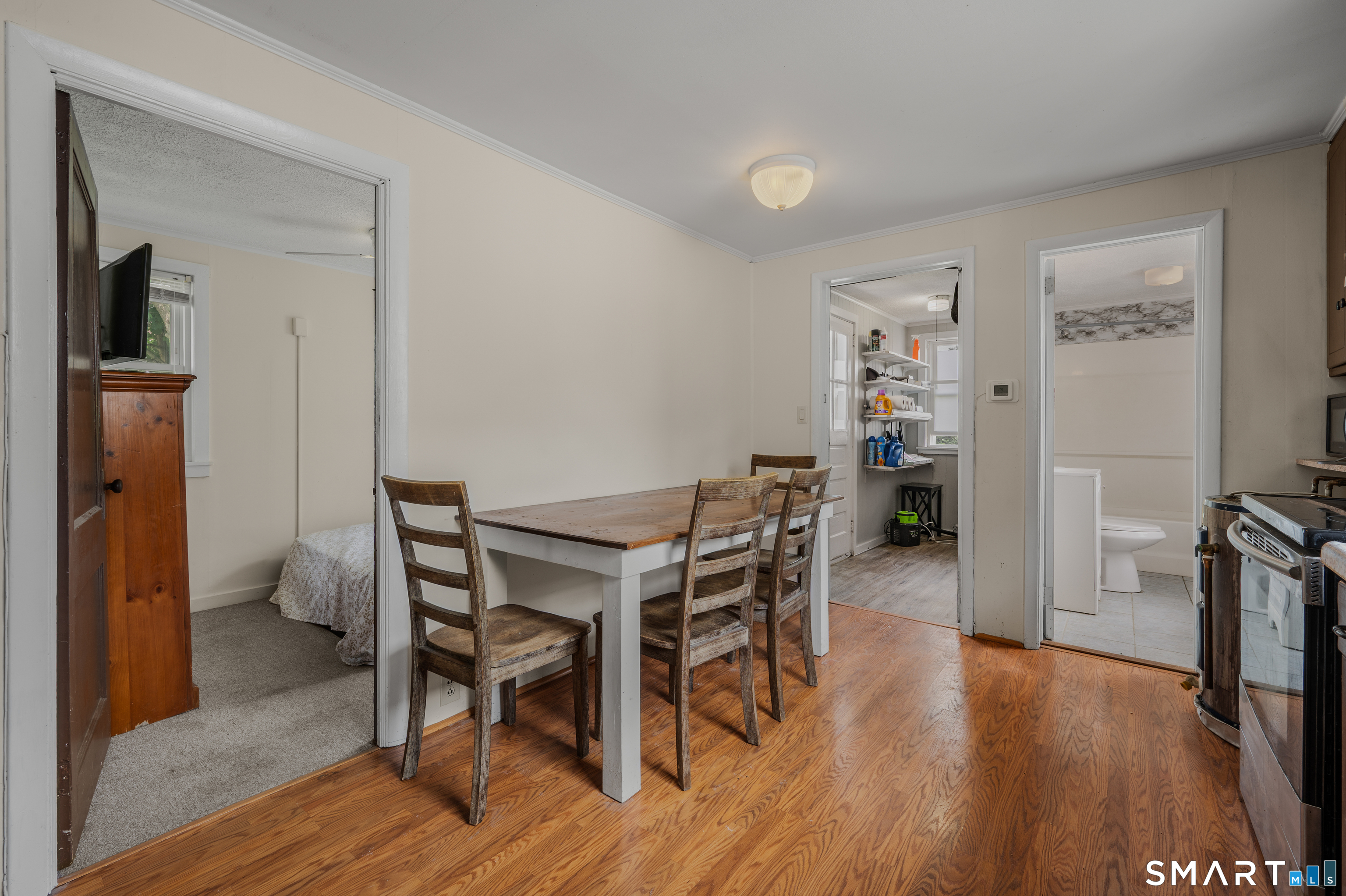 8 & 10 Swan Avenue Property Photo 27