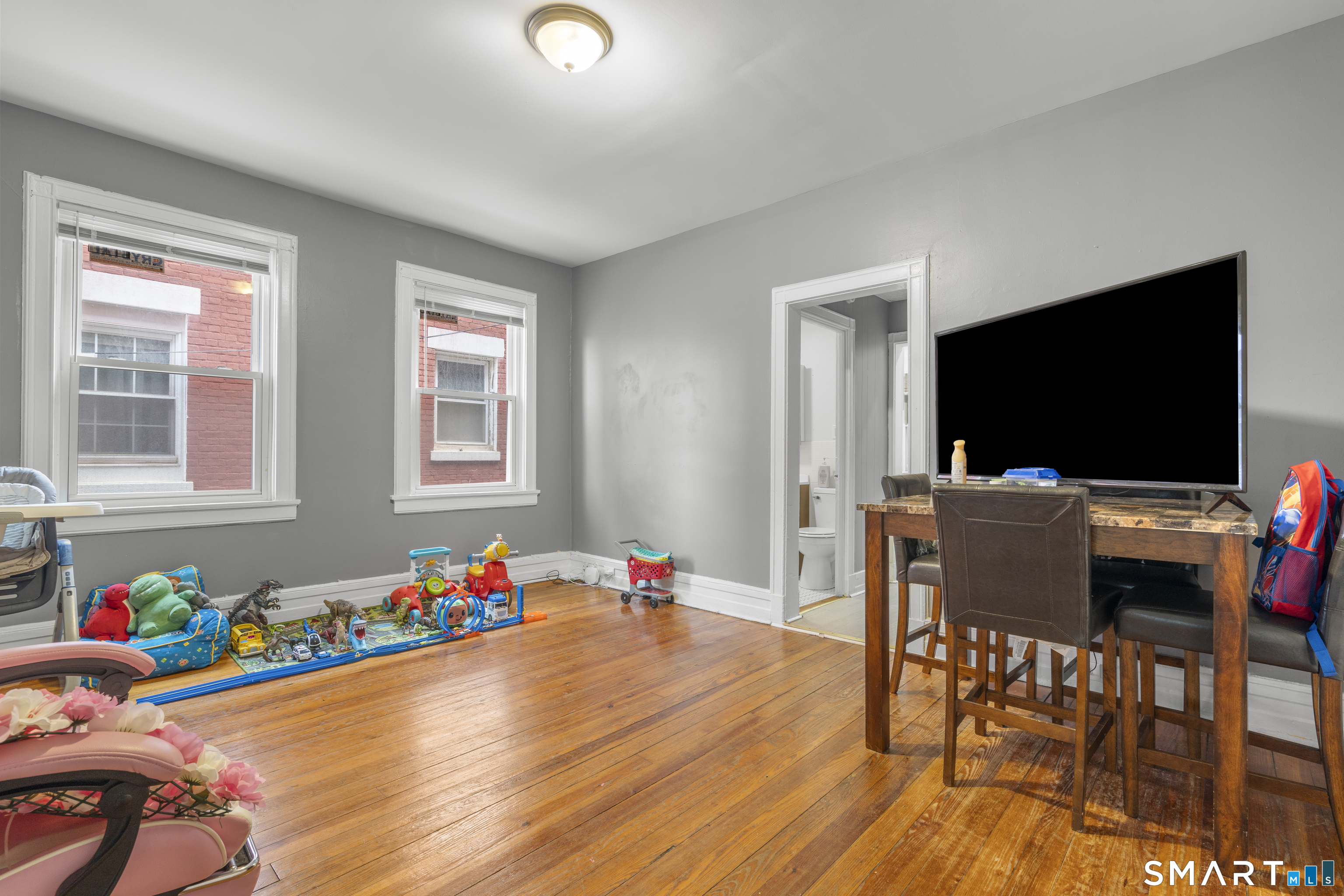 340 Bond Street Property Photo 3