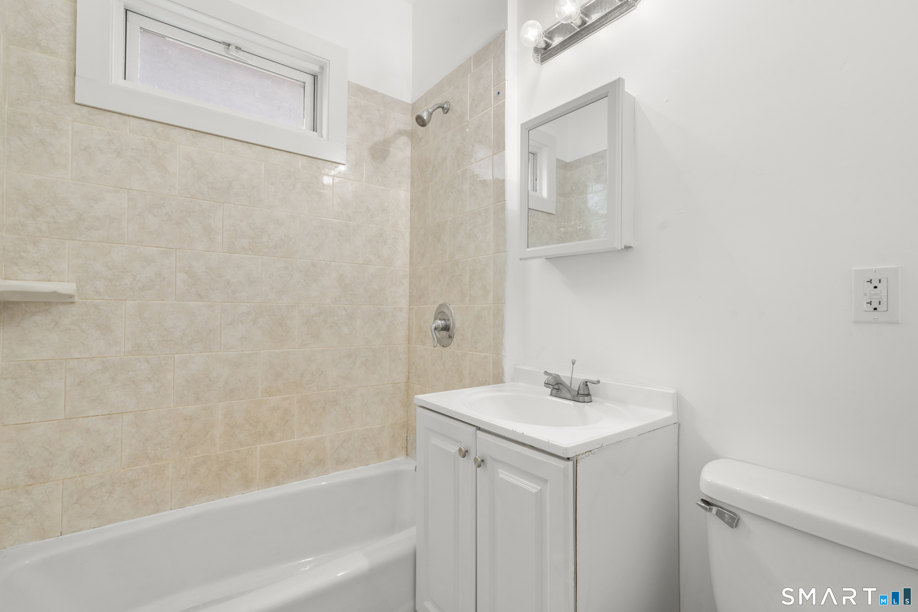 340 Bond Street Property Photo 17