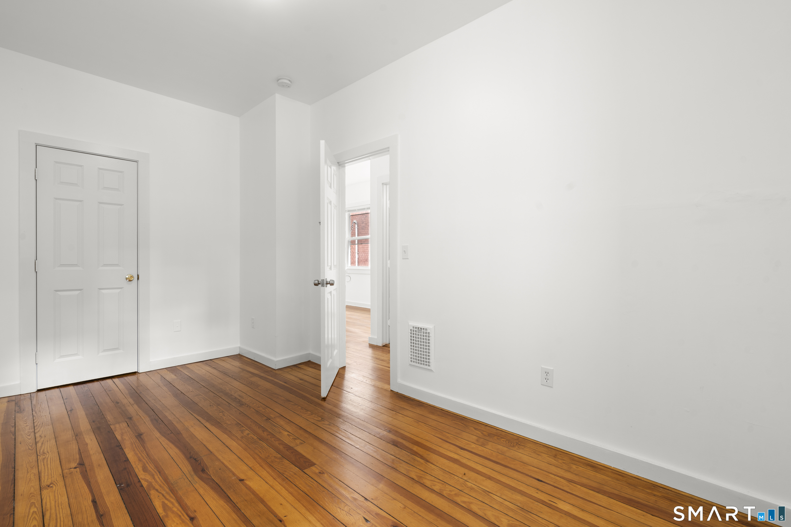 340 Bond Street Property Photo 20