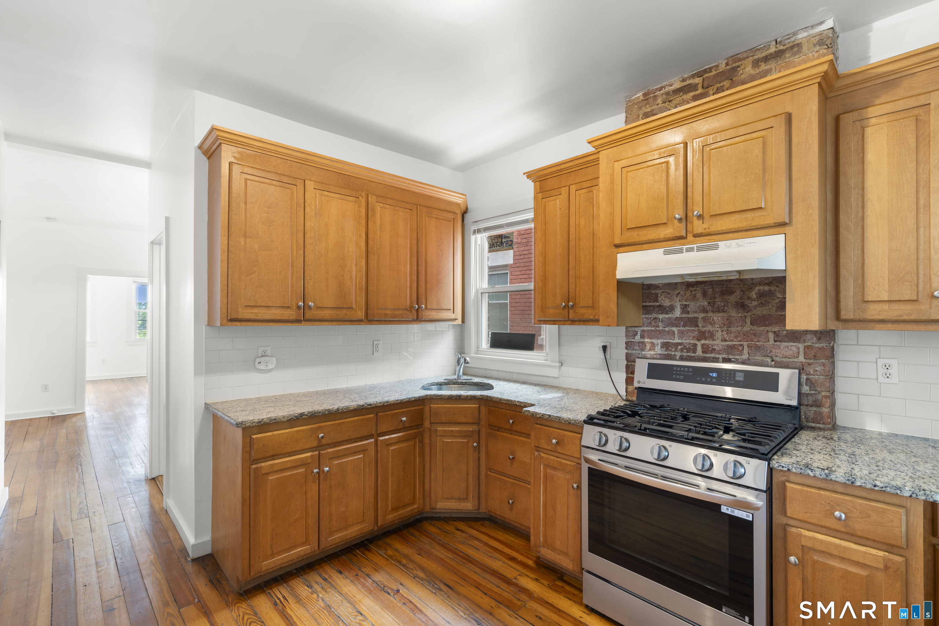 340 Bond Street Property Photo 21