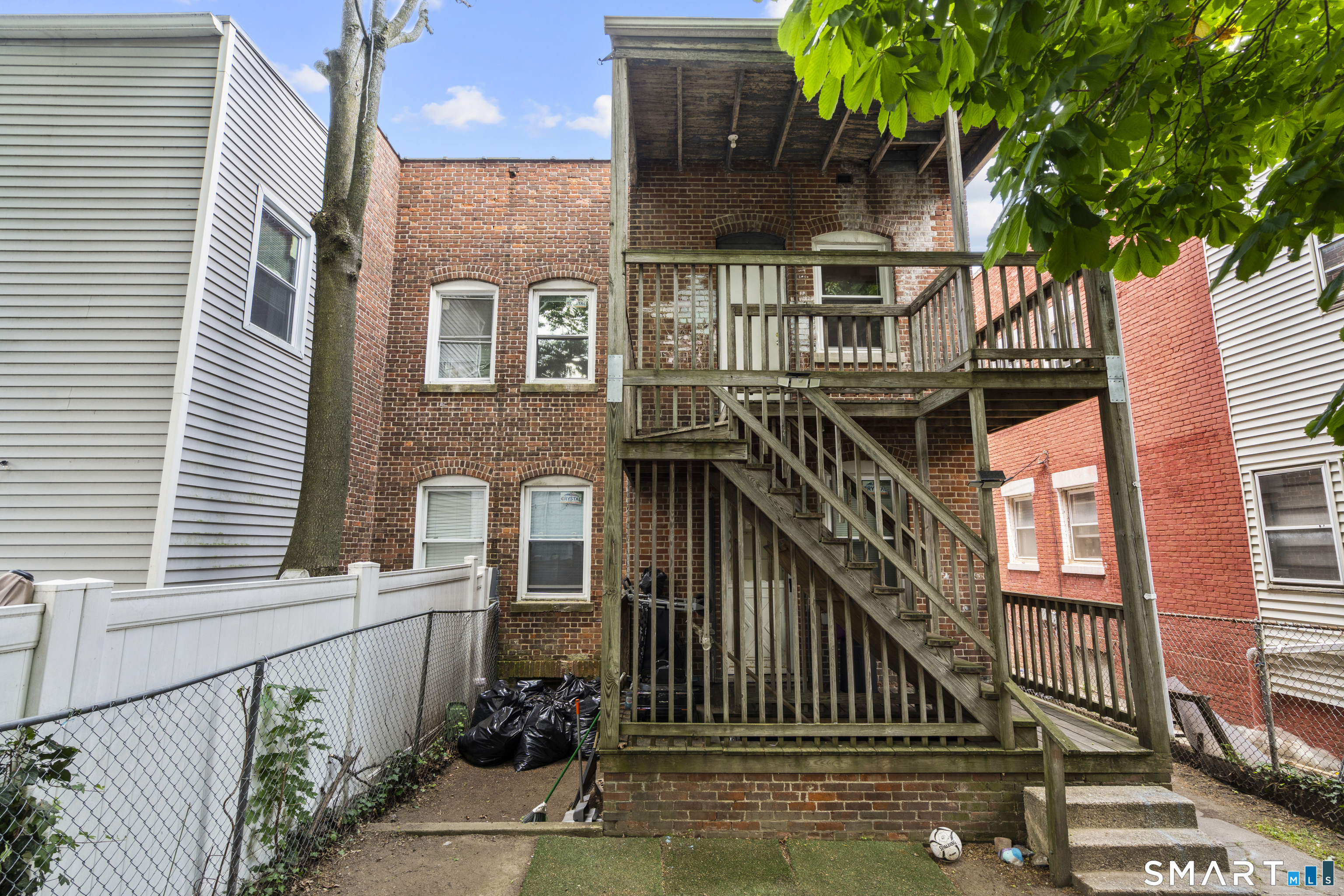 340 Bond Street Property Photo 22