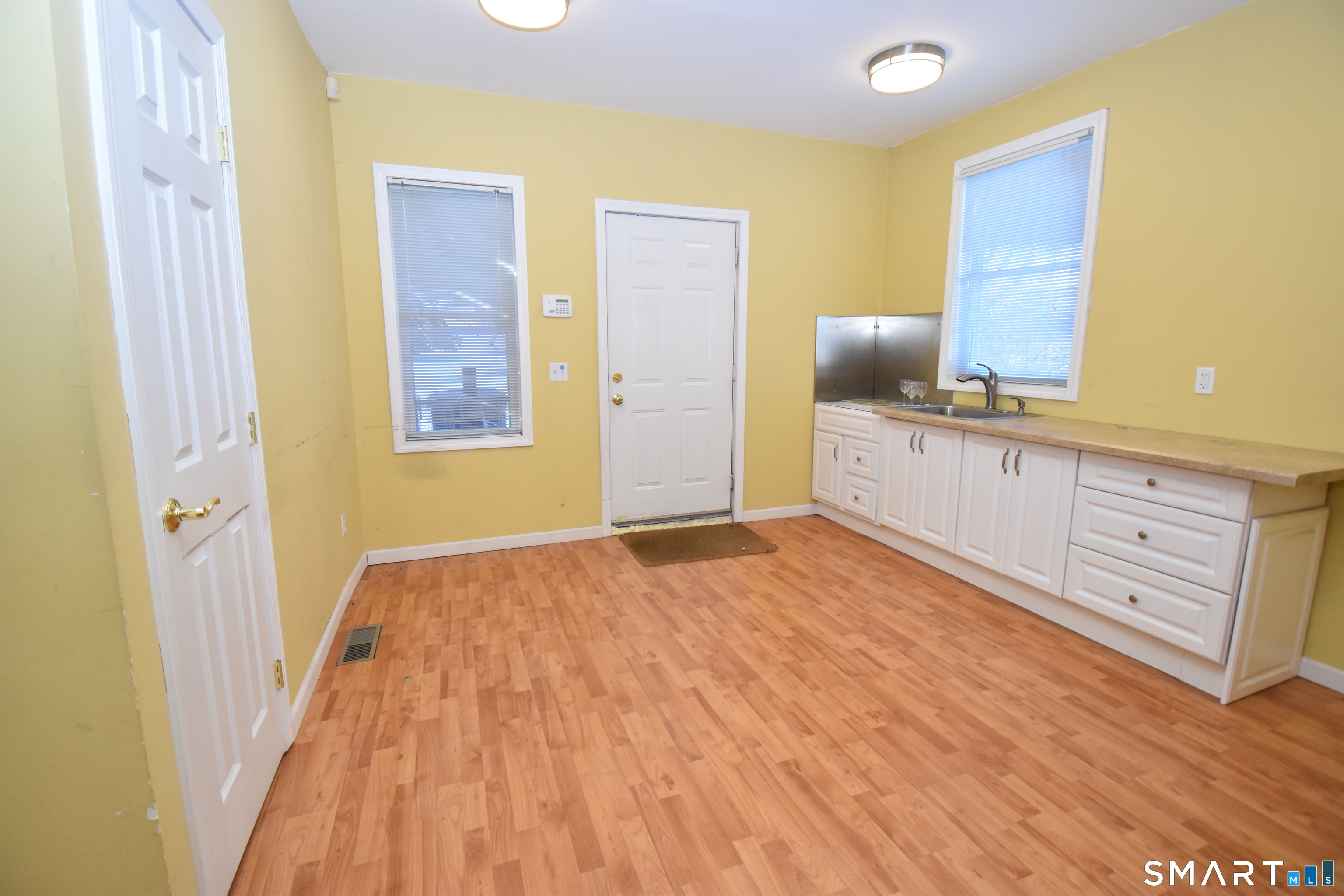 447 Wolcott Street Property Photo 9