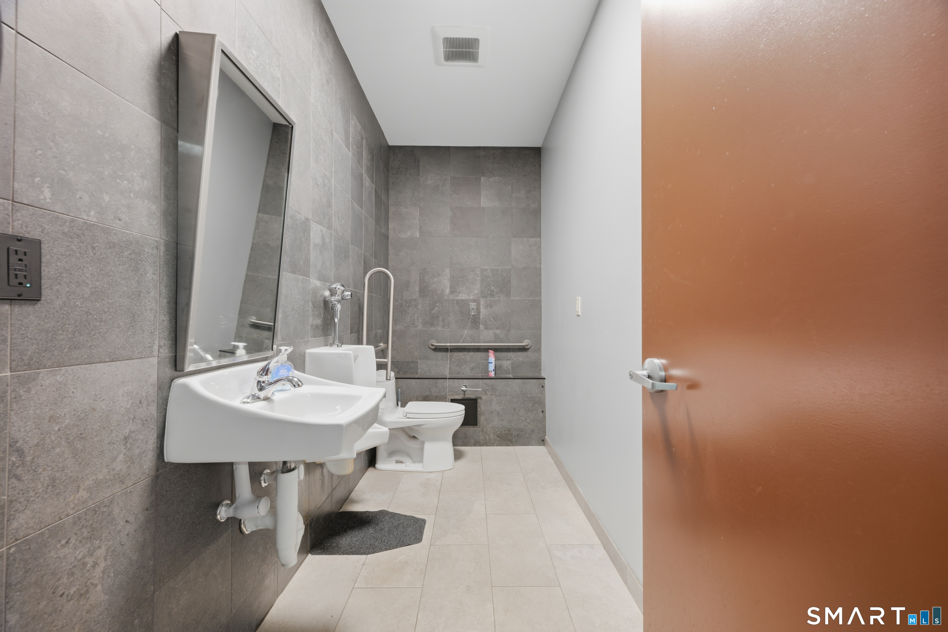 980 Stanley Street Property Photo 6