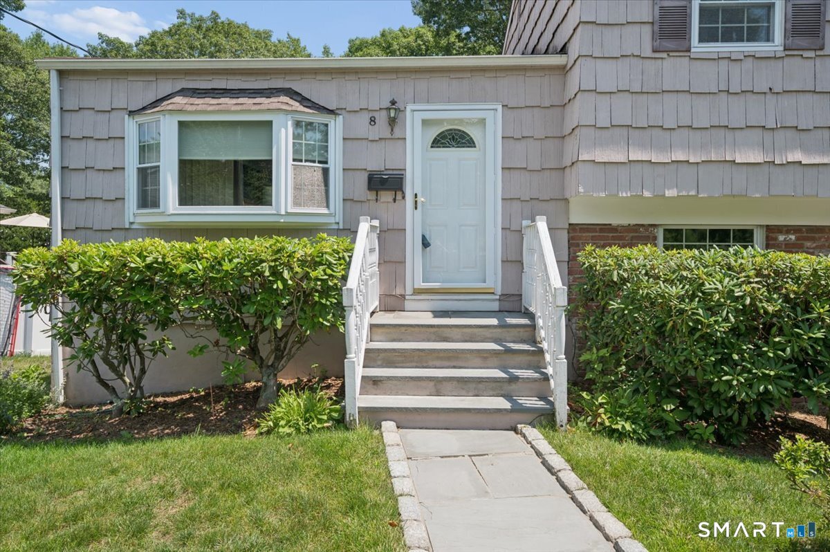 8 Stanwick Circle Property Photo 4