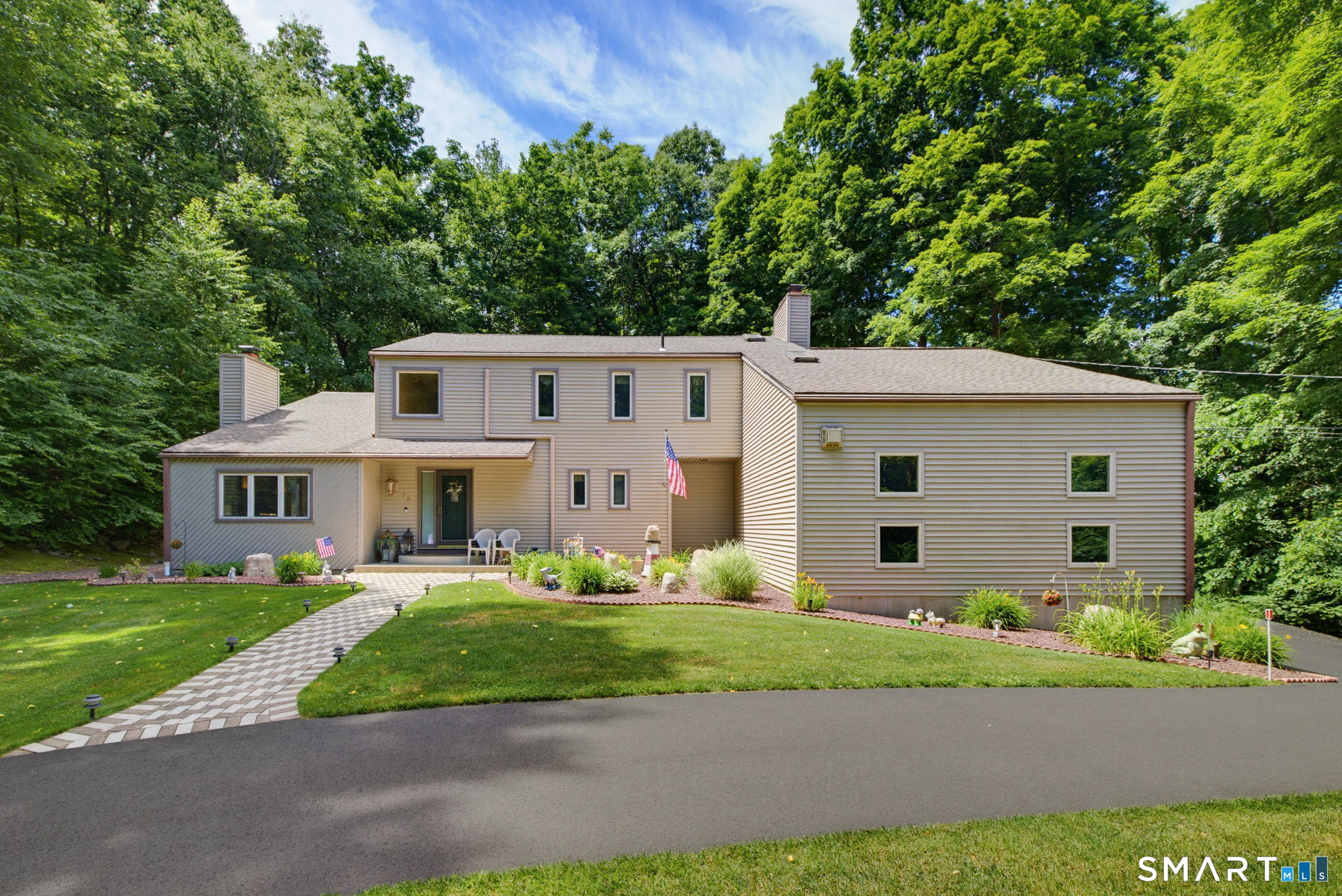 70 Pine Hollow Drive Property Photo 1
