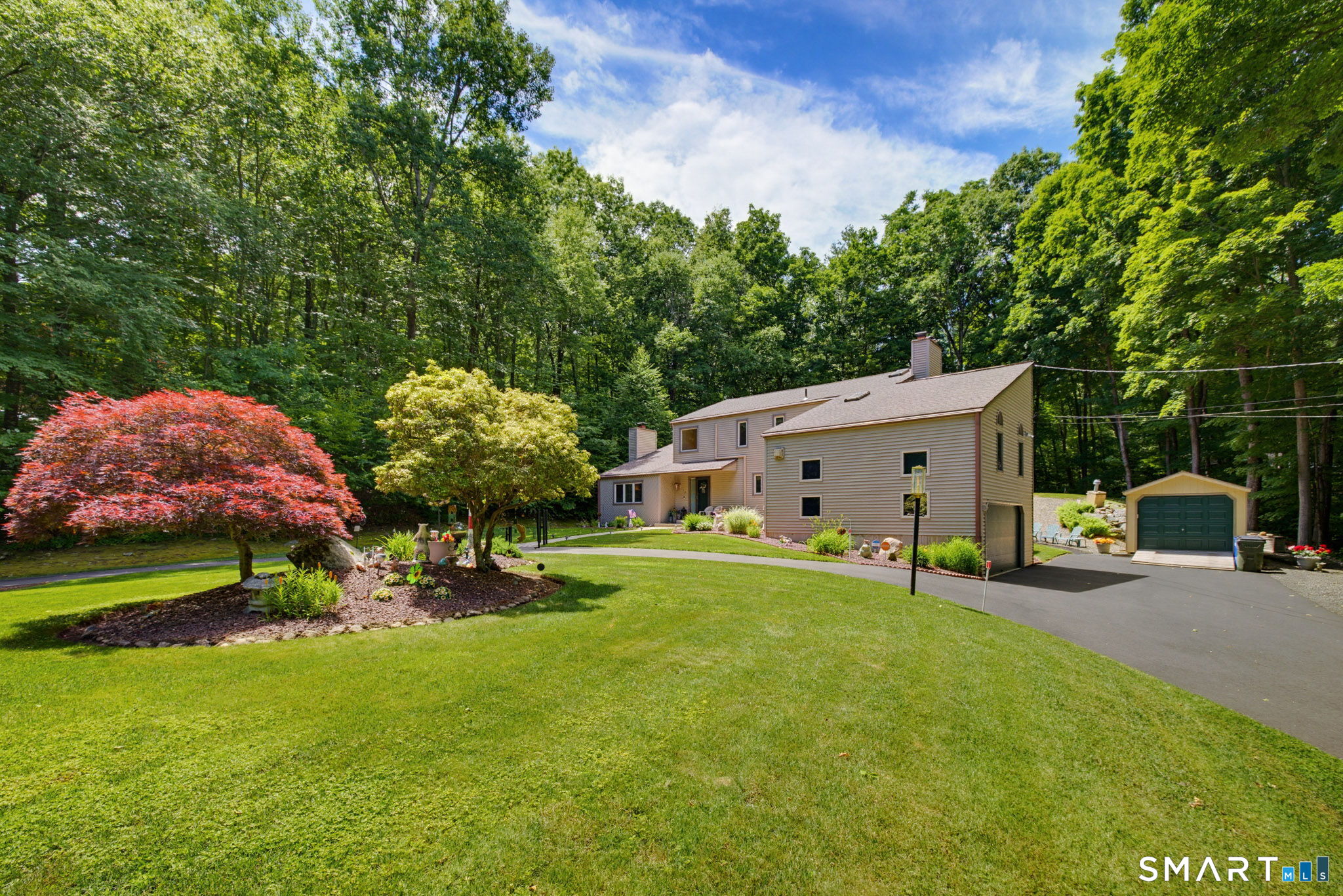 70 Pine Hollow Drive Property Photo 4