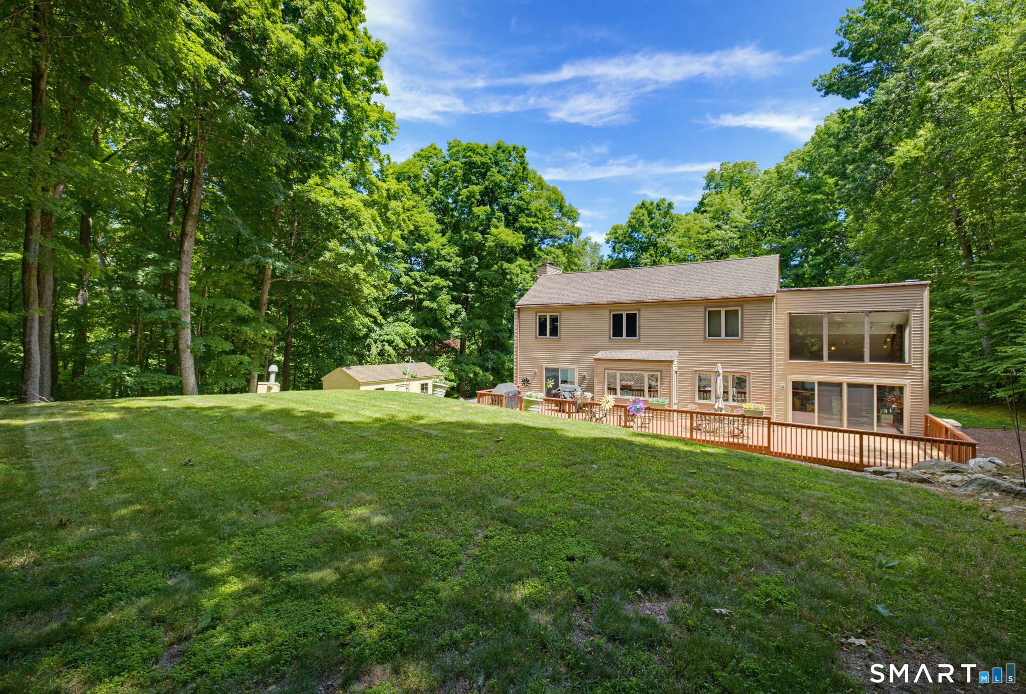 70 Pine Hollow Drive Property Photo 7