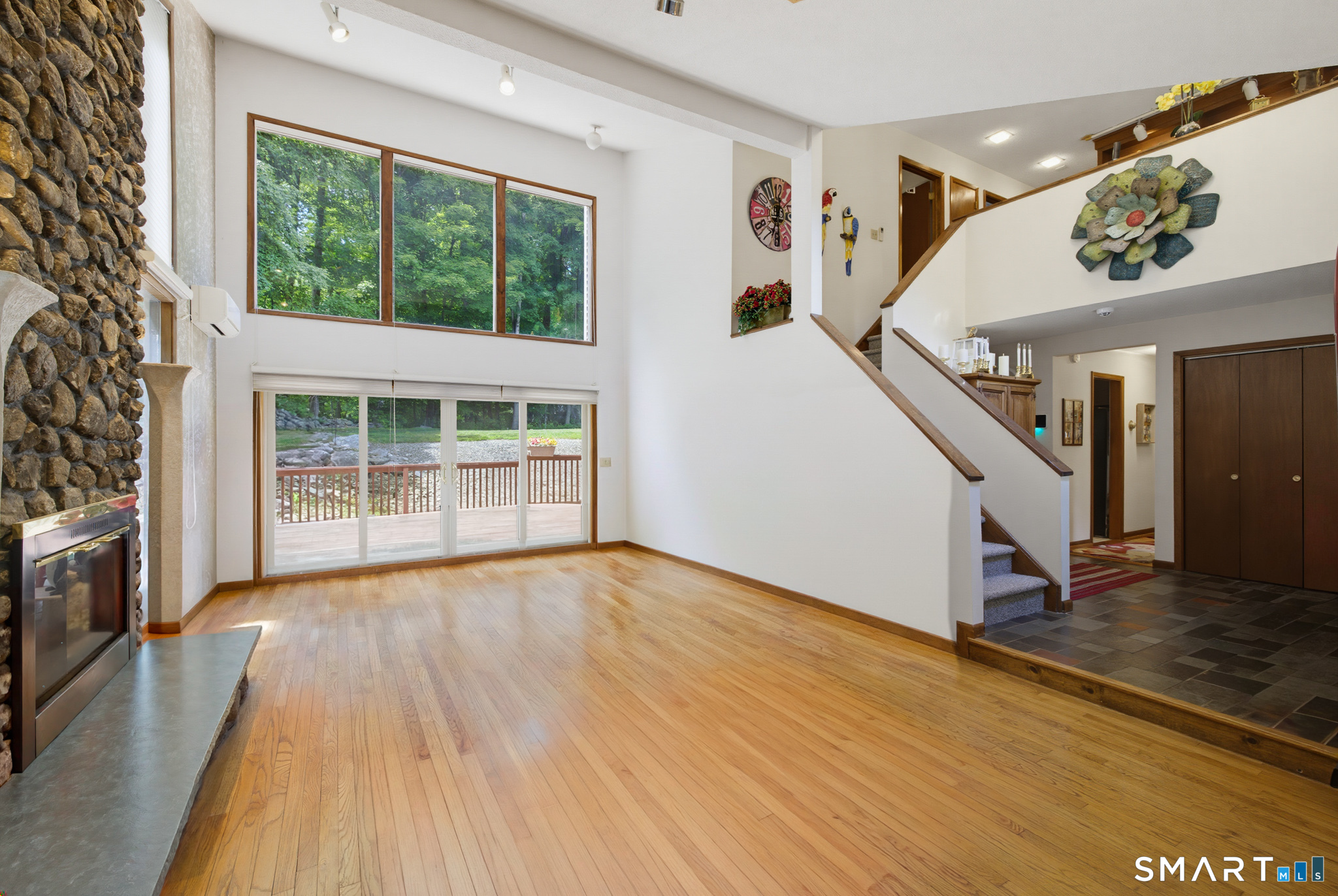 70 Pine Hollow Drive Property Photo 11