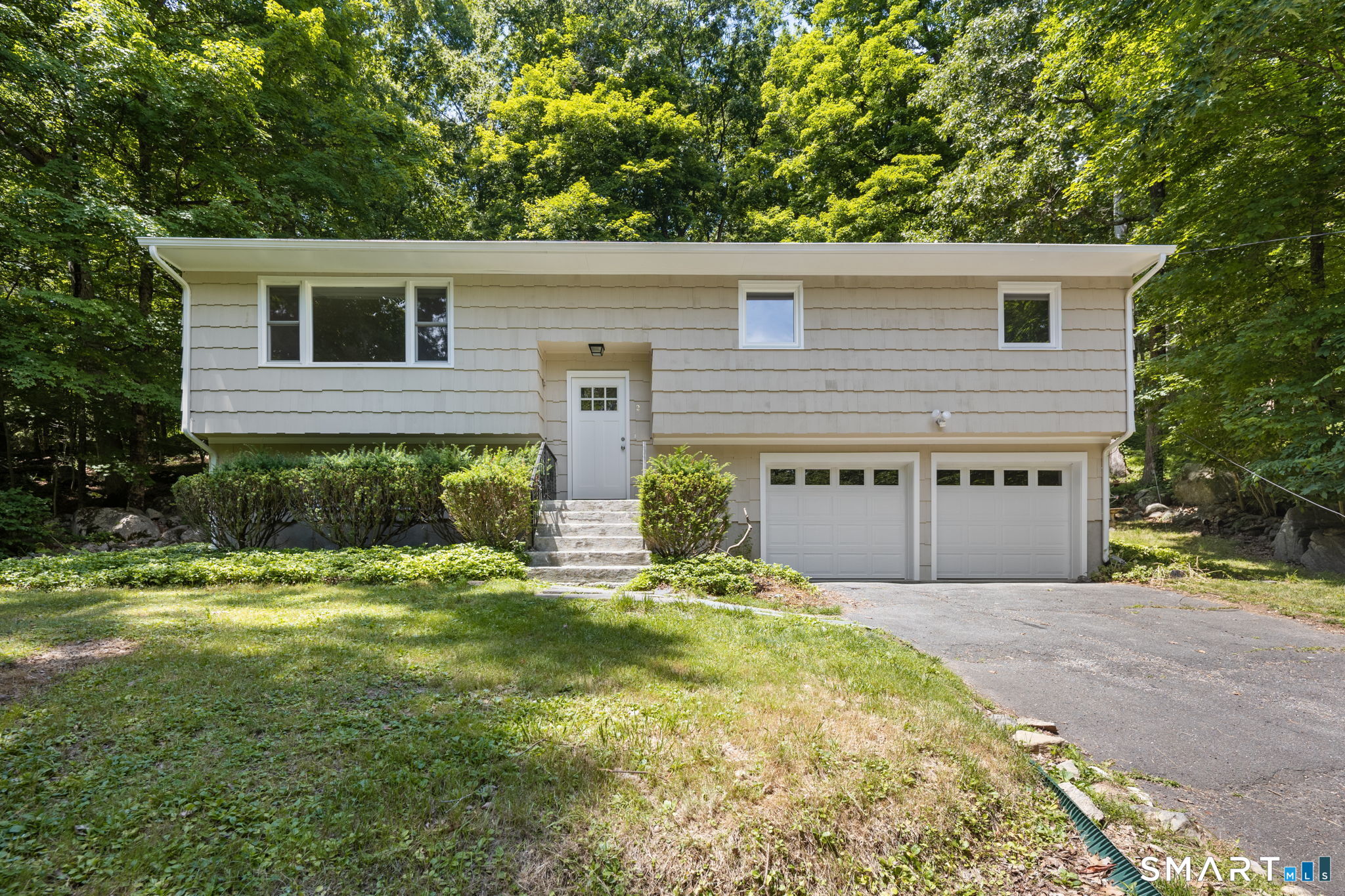 2 Oakwood Drive Property Photo 1