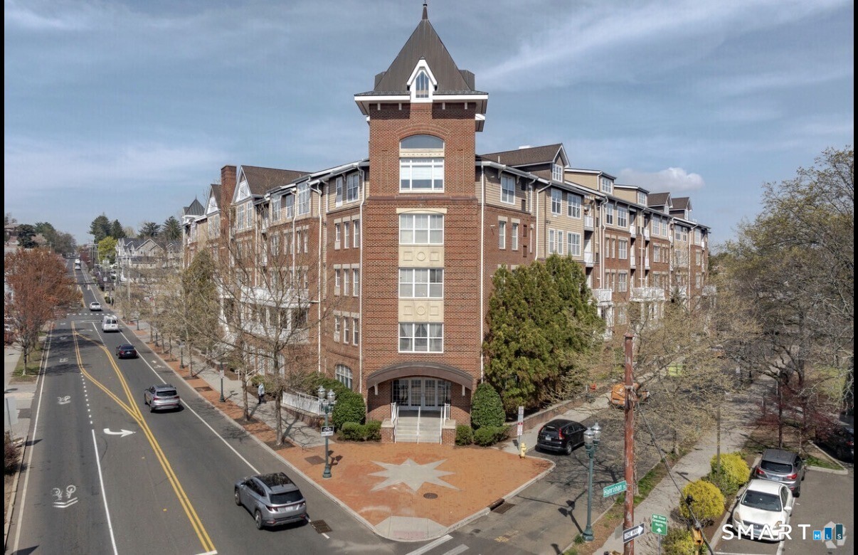 35 Broad West 100 Street Property Photo 1