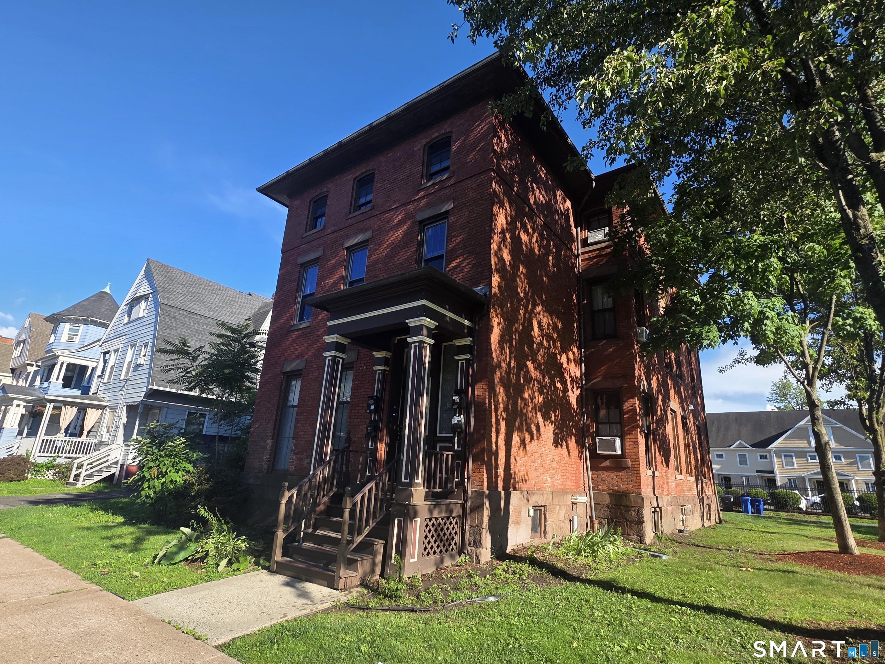 31 Alden B Street Property Photo 1