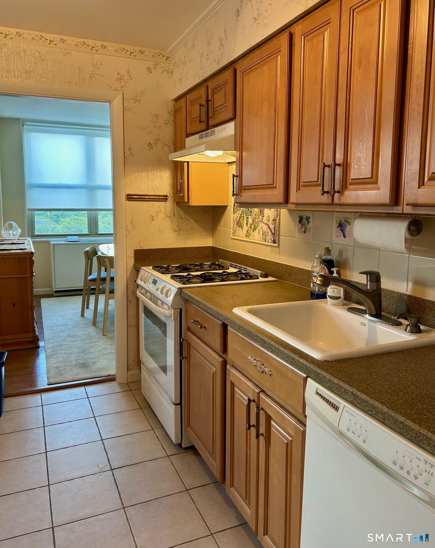 1 Strawberry Hill 3f Court Property Photo 9