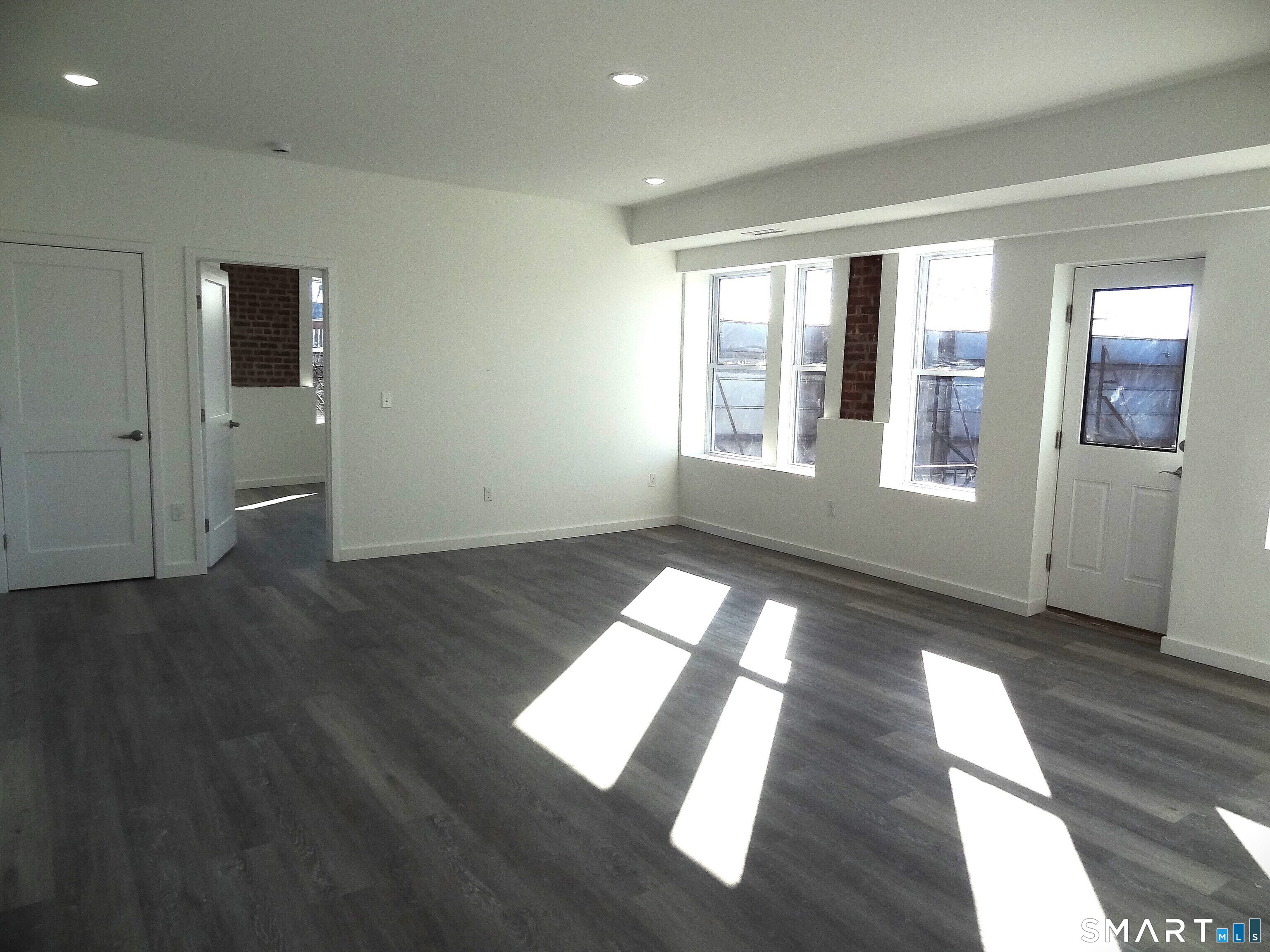 2806 Fairfield 308 Avenue Property Photo 1