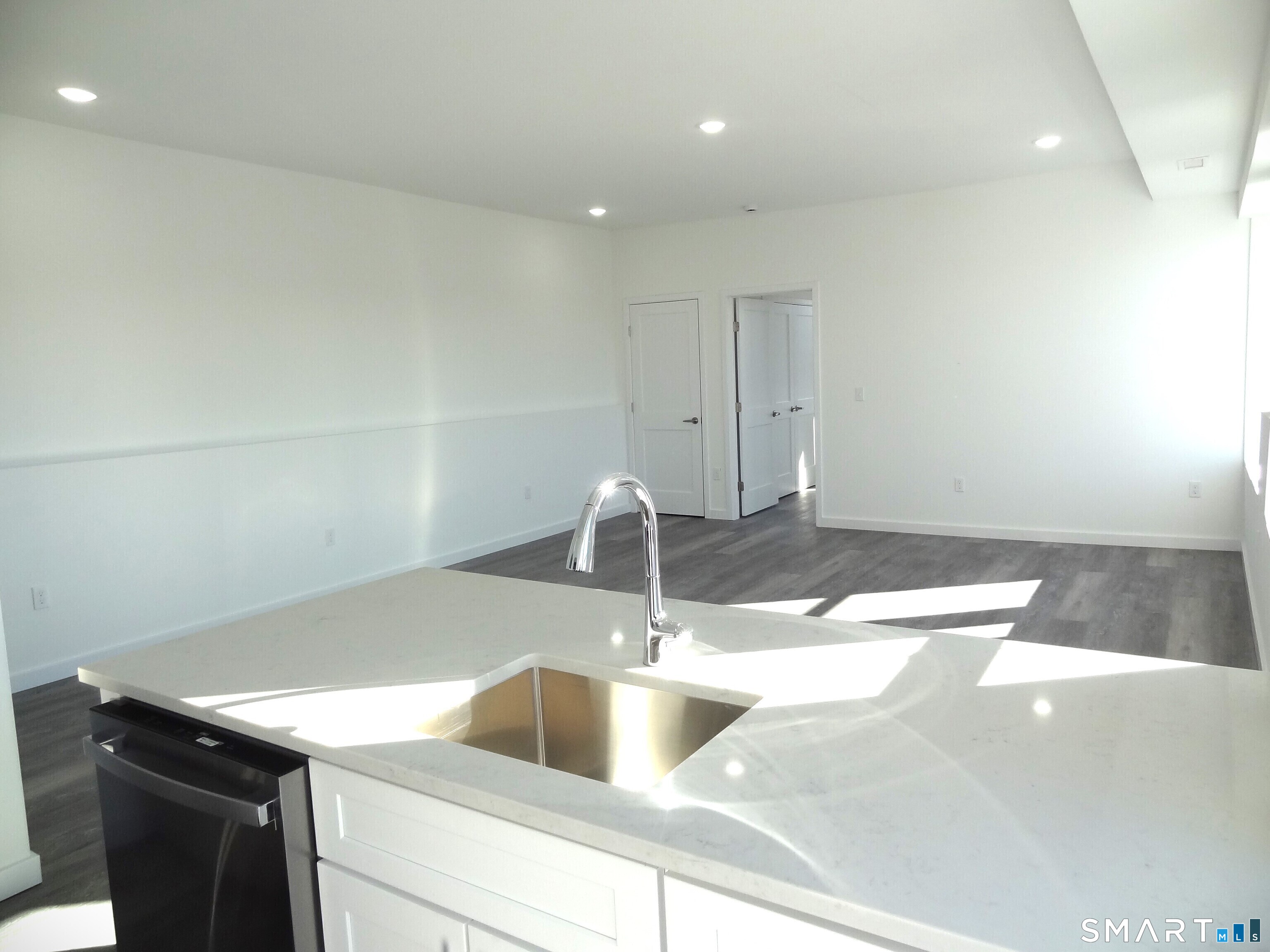 2806 Fairfield 308 Avenue Property Photo 5