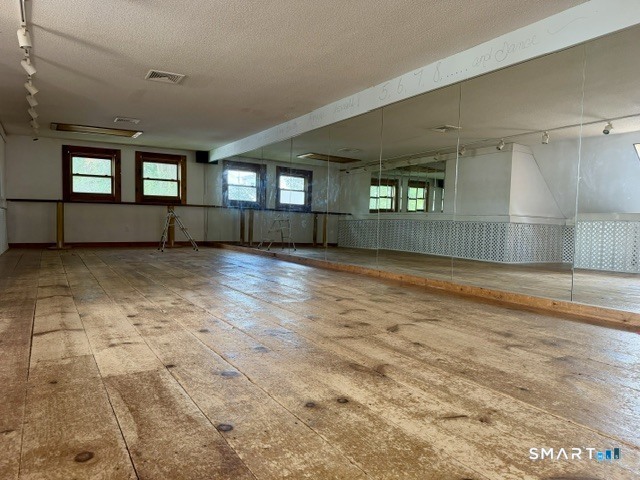596 Main Street Property Photo 32