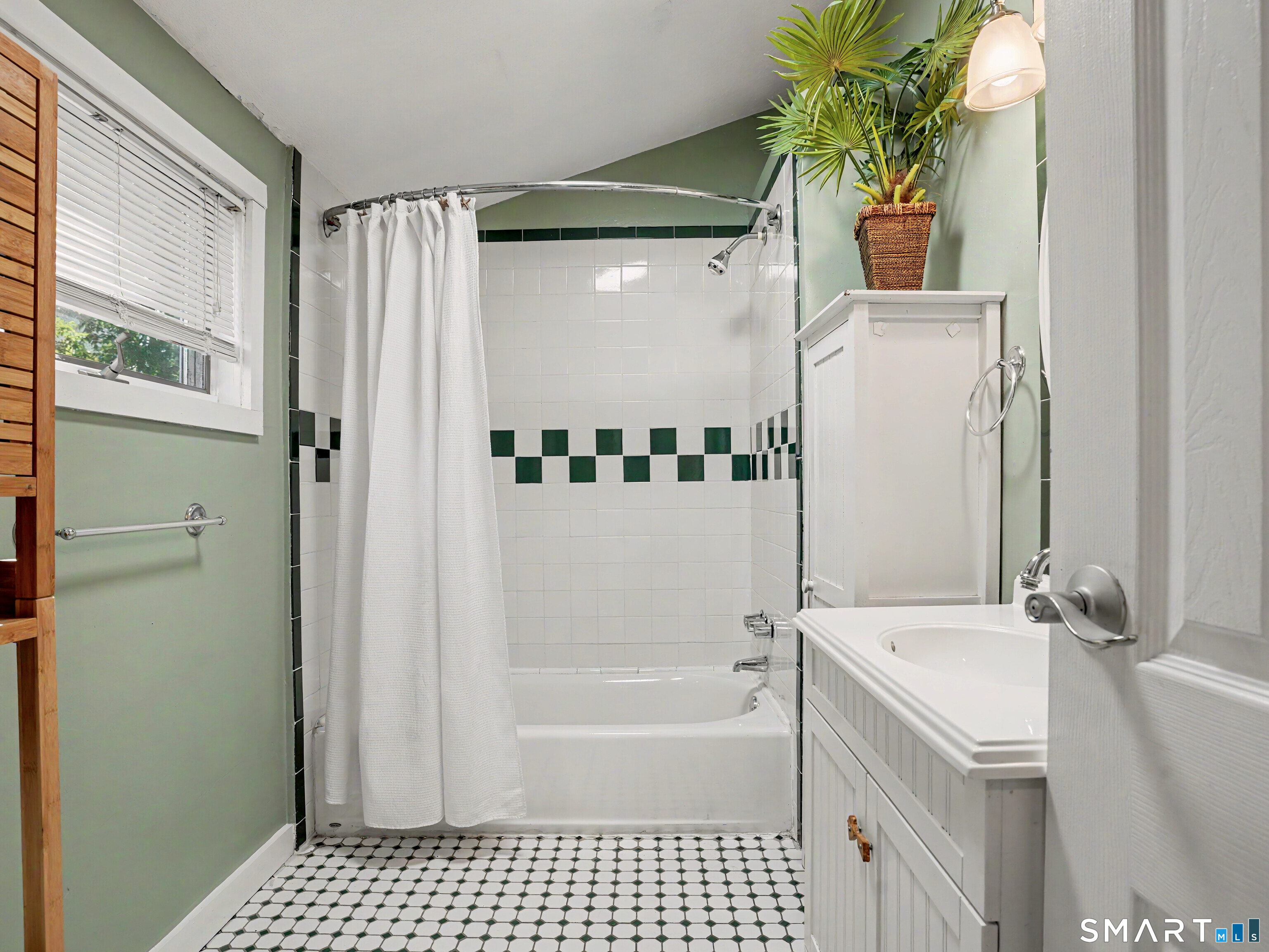 44 Wood Avenue Property Photo 15