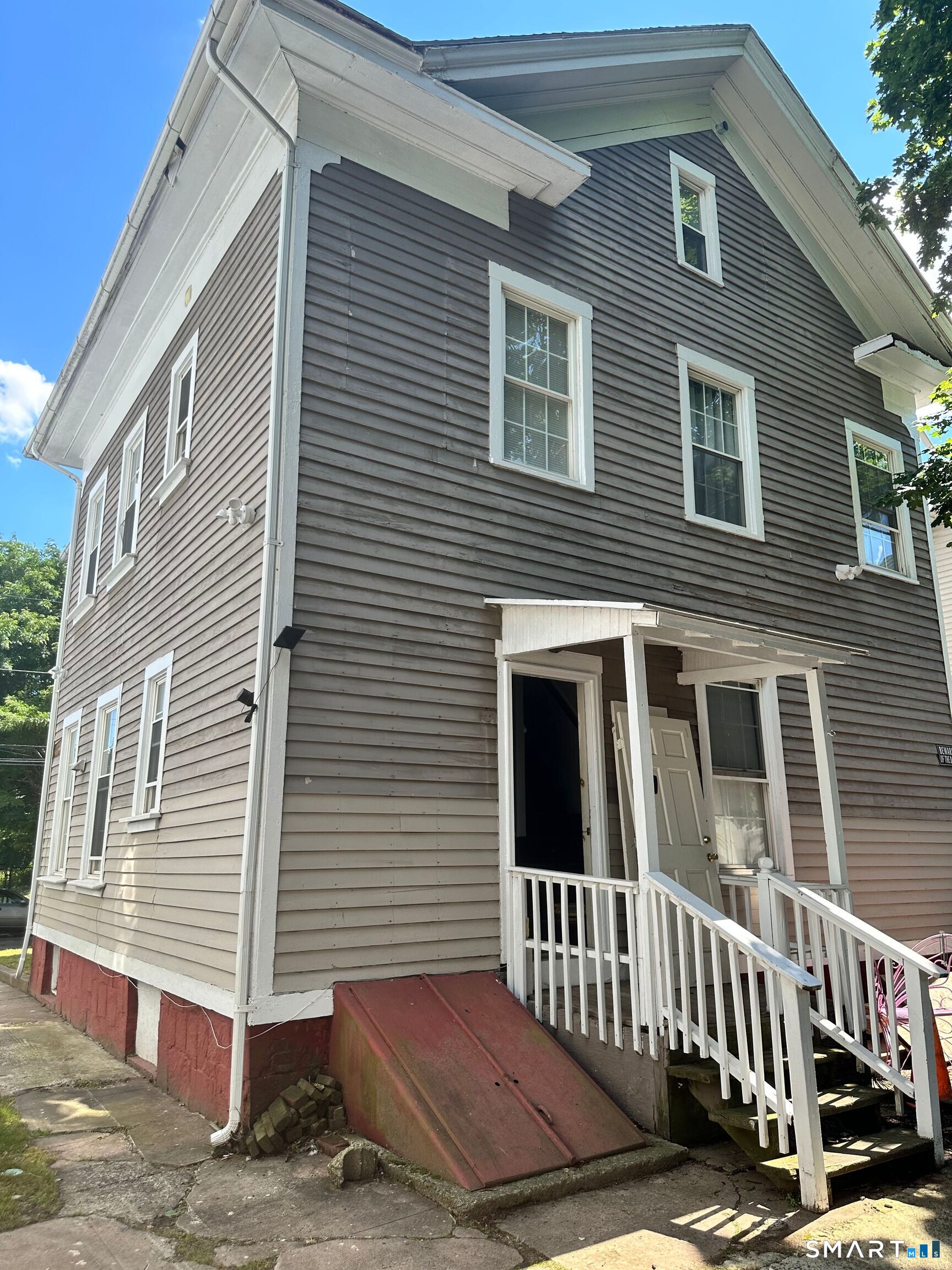 189 Putnam Street Property Photo 3