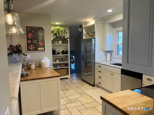 186 Schiller Road Property Photo 8