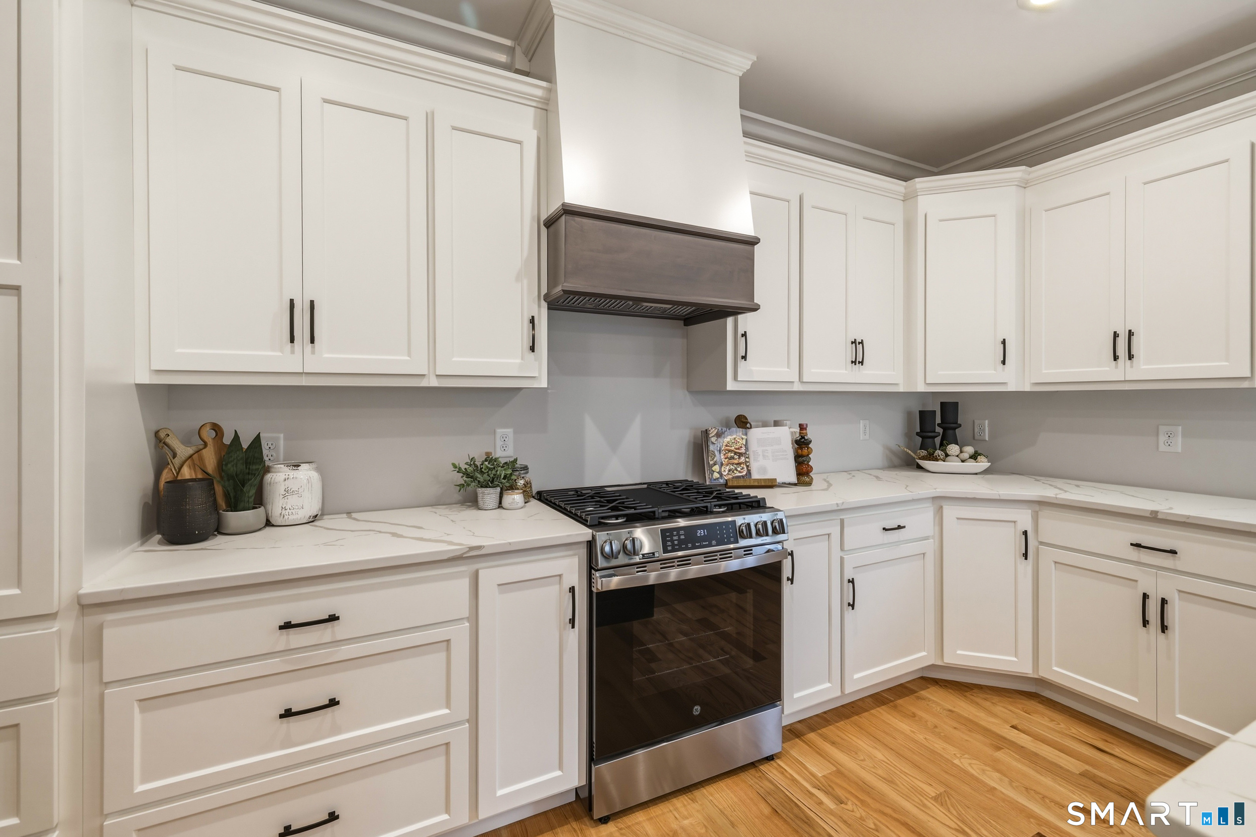 7 Laurelwood Lane Property Photo 14