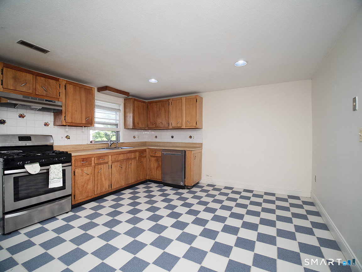 38 Landin 2nd Floor Street Property Photo 6