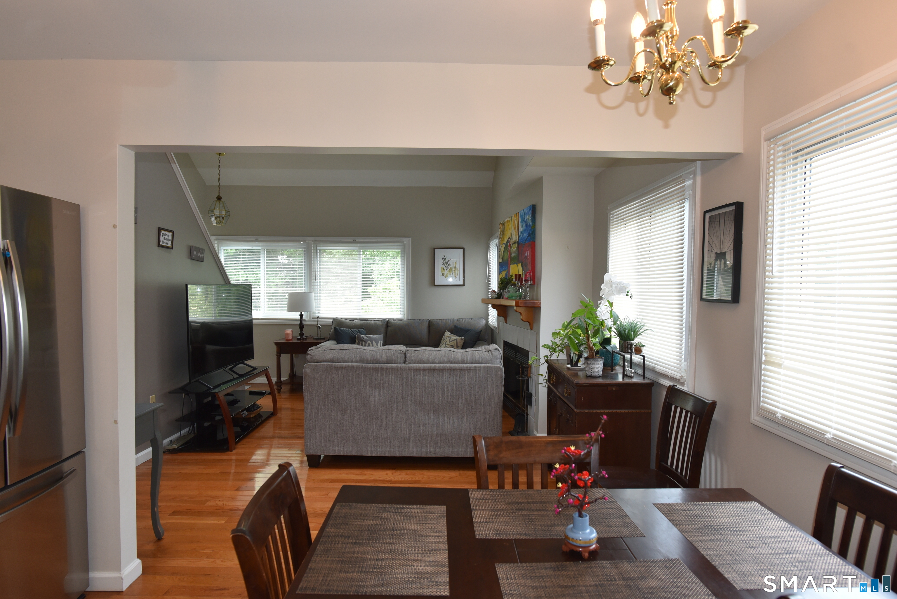 510 Main East 221 Street Property Photo 4