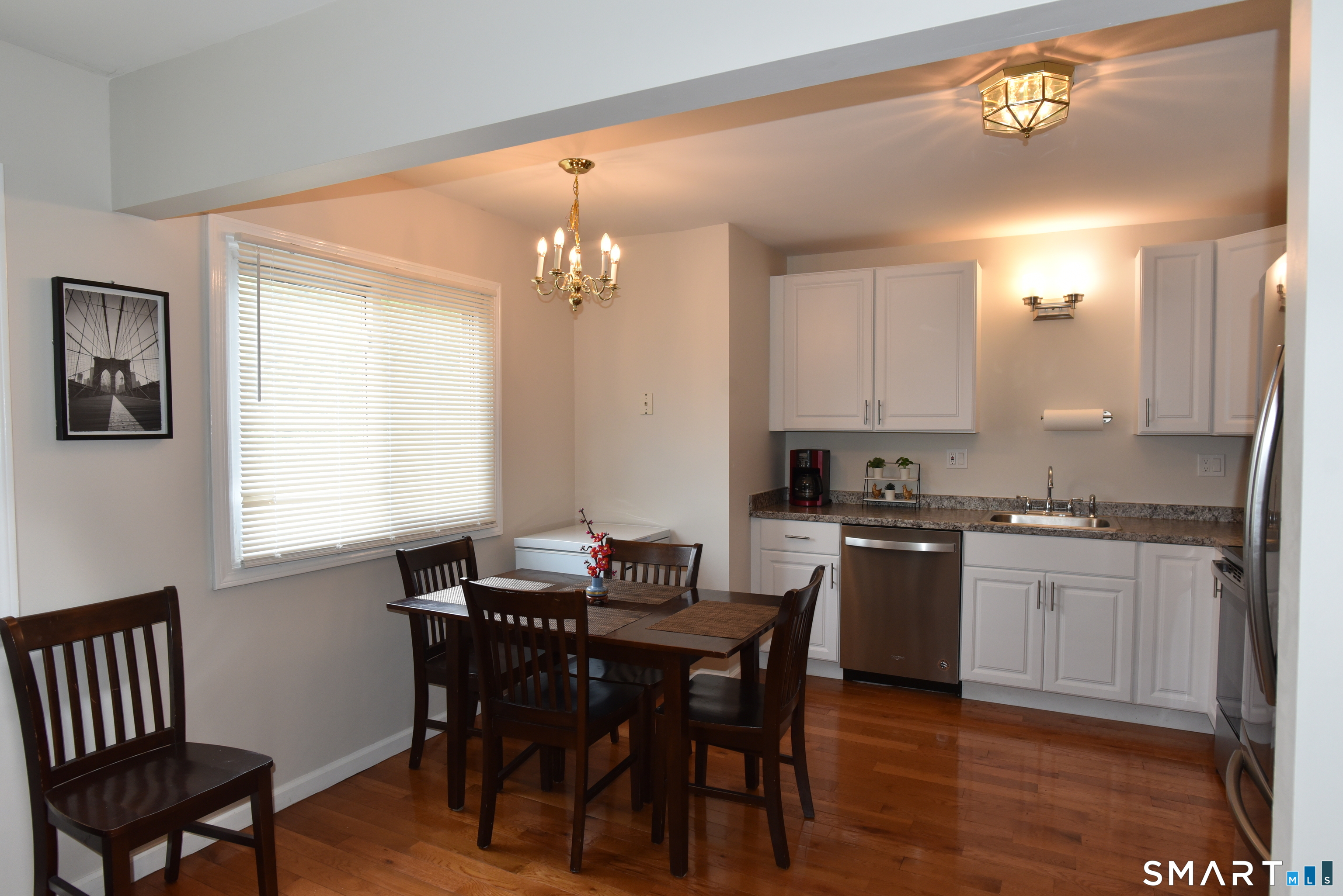 510 Main East 221 Street Property Photo 6
