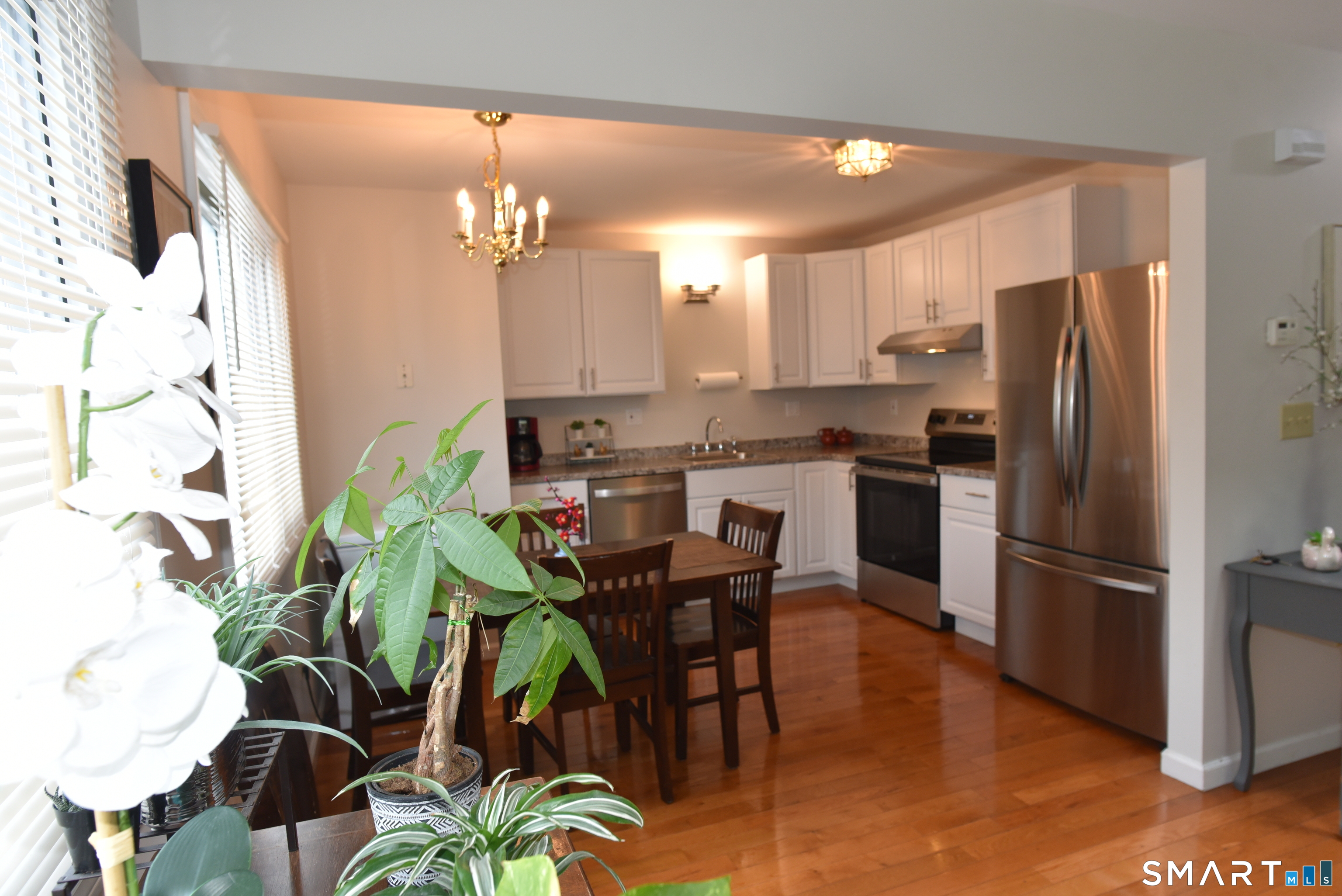 510 Main East 221 Street Property Photo 7