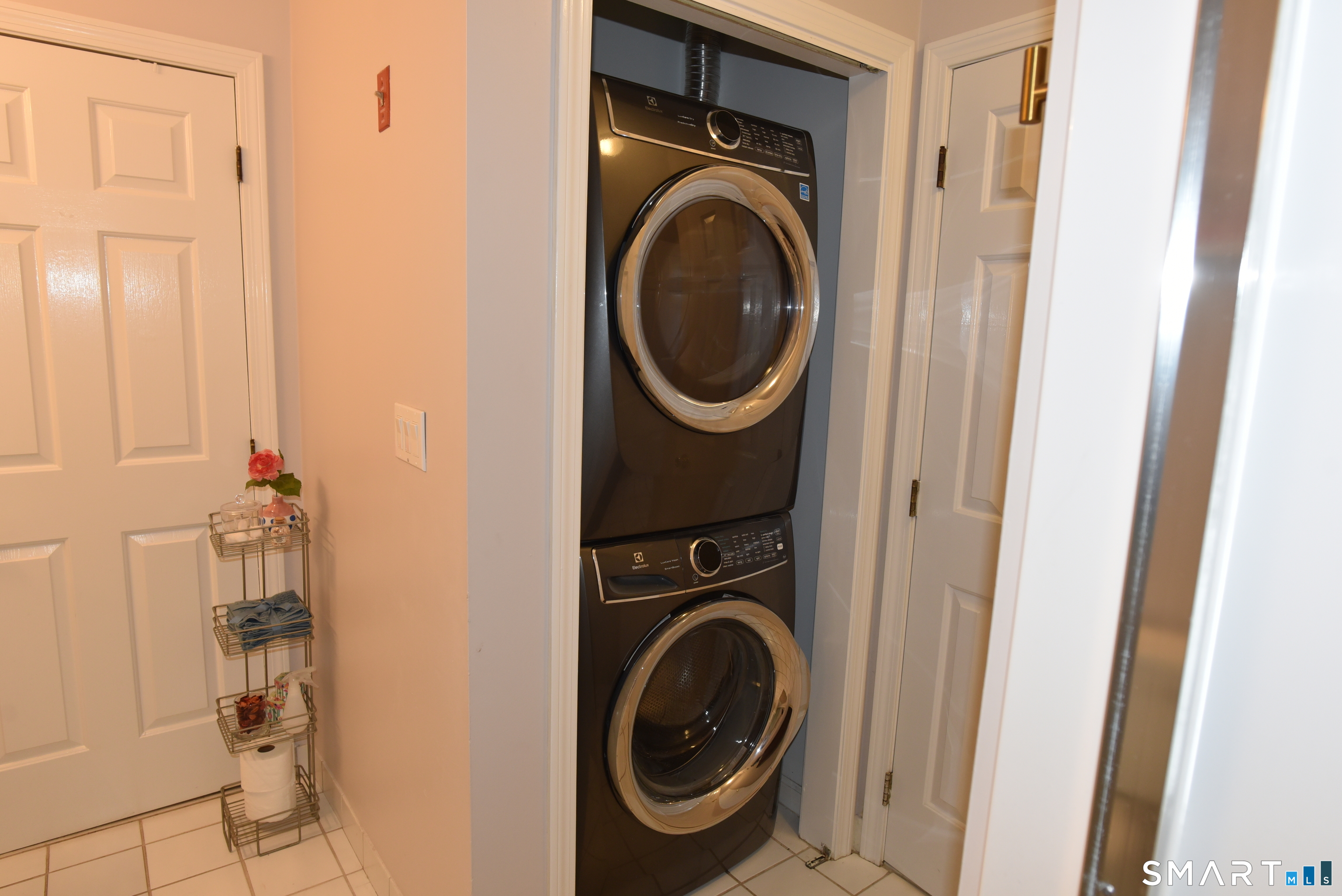 510 Main East 221 Street Property Photo 11