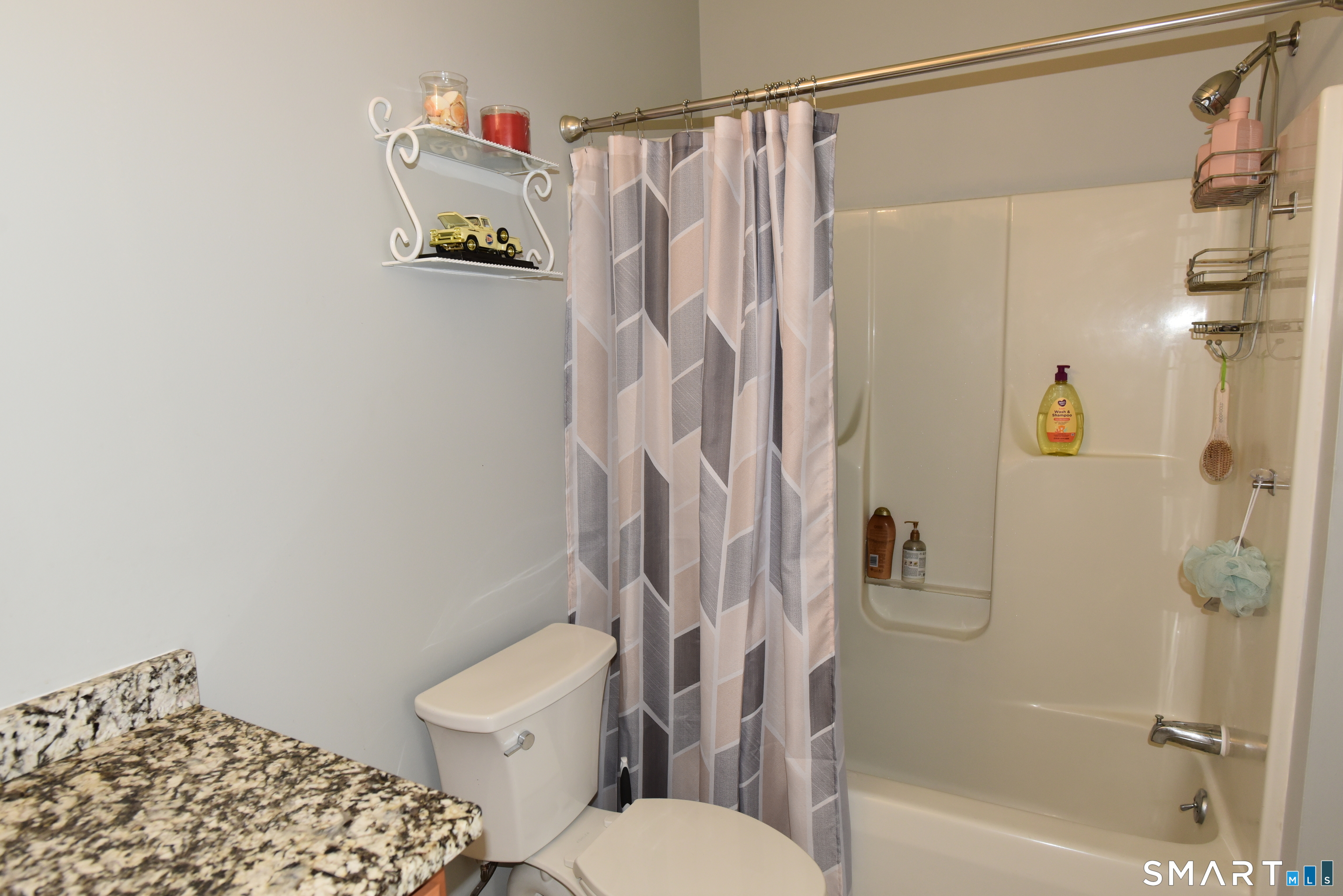 510 Main East 221 Street Property Photo 15