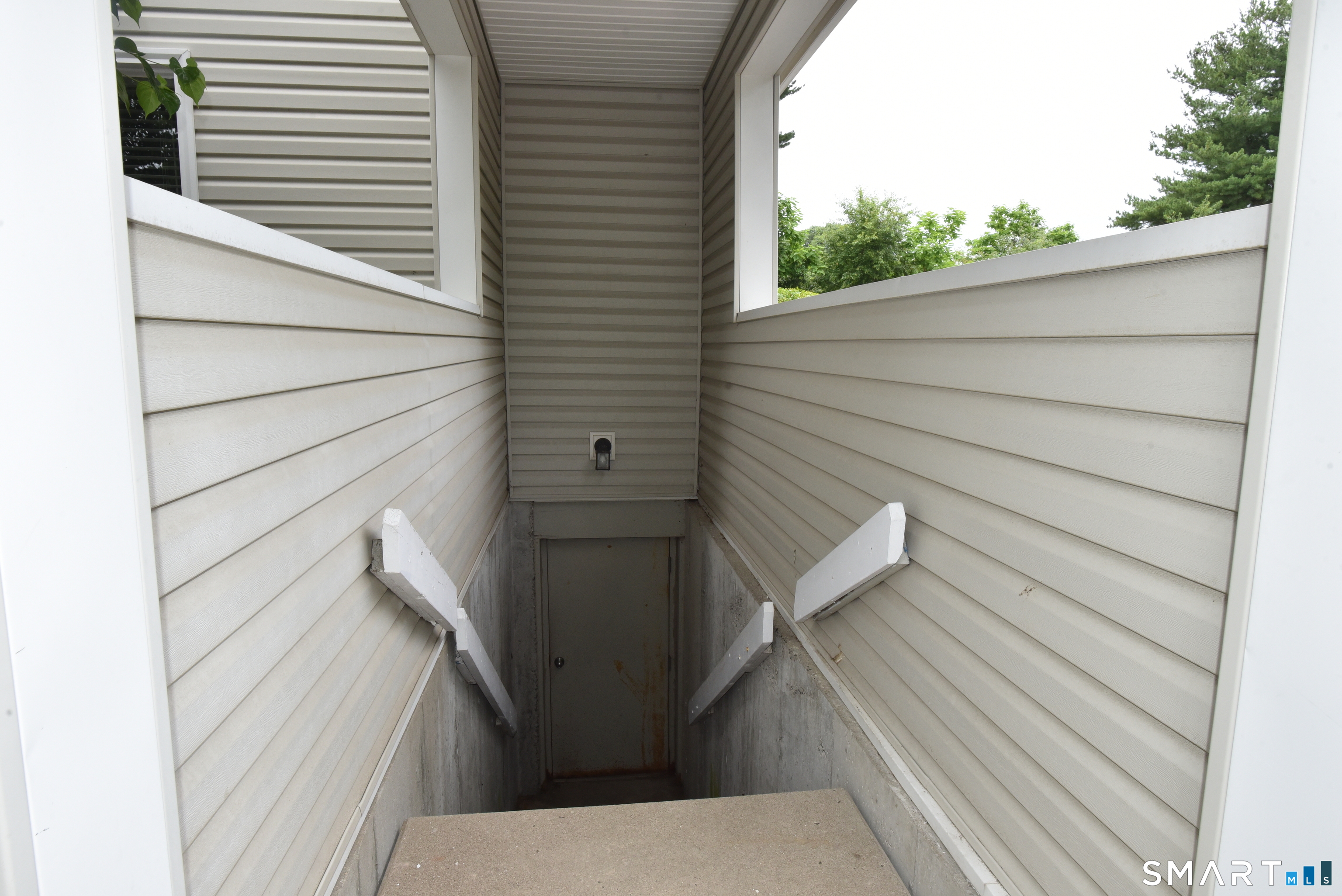 510 Main East 221 Street Property Photo 22