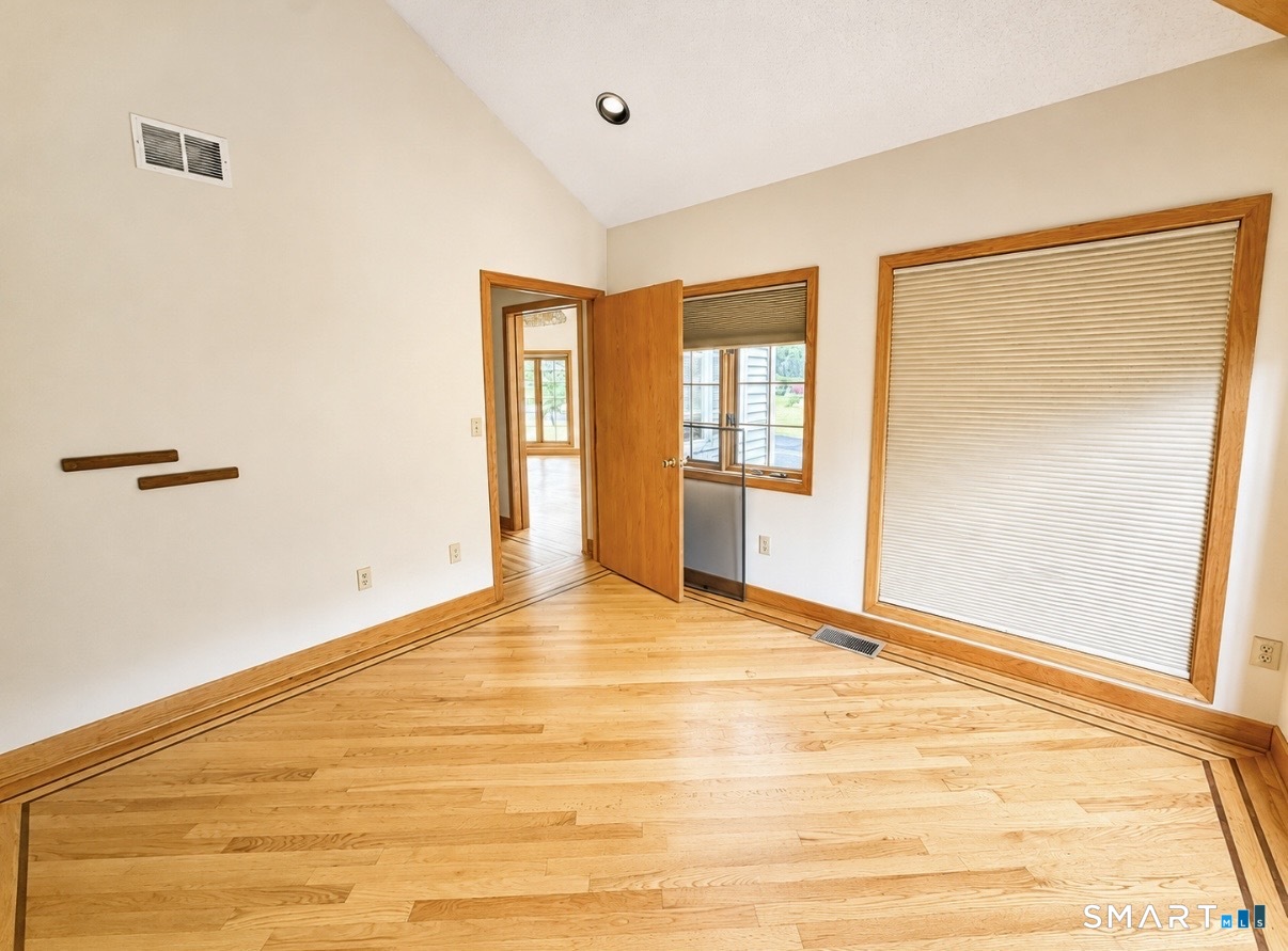 384 Merrow A-c Road Property Photo 5