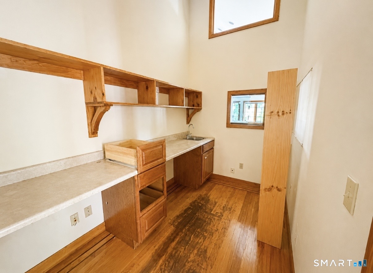 384 Merrow A-c Road Property Photo 9