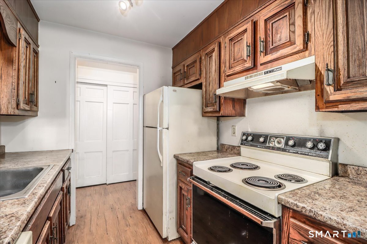 136 Deer Hill B12 Avenue Property Photo 7
