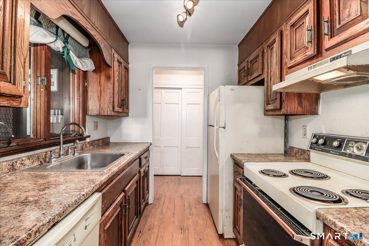 136 Deer Hill B12 Avenue Property Photo 8