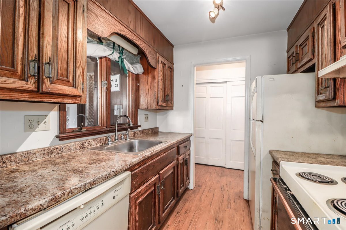 136 Deer Hill B12 Avenue Property Photo 9
