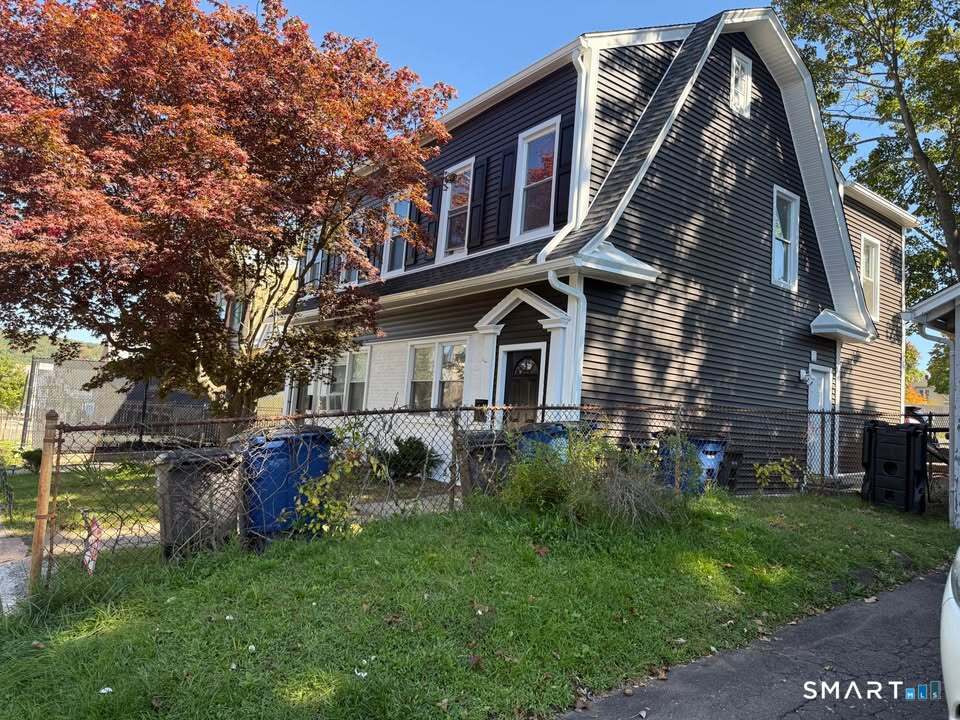 17 Davis 2R Street Property Photo 1