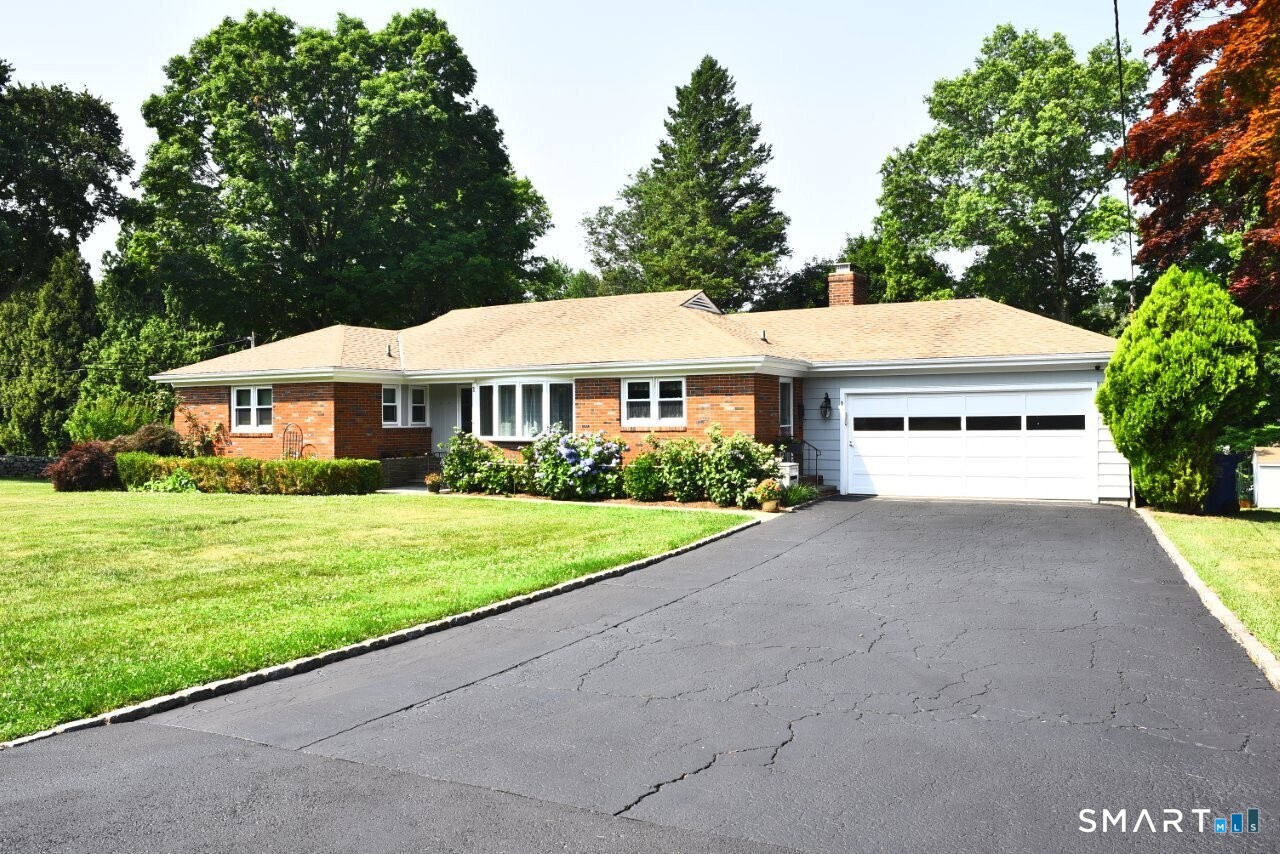 1 Romindon Court Property Photo 1