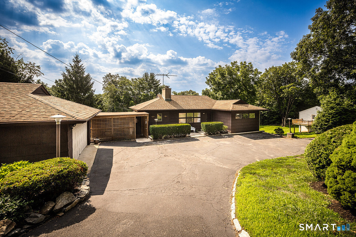 61 Soundview Avenue Property Photo 1