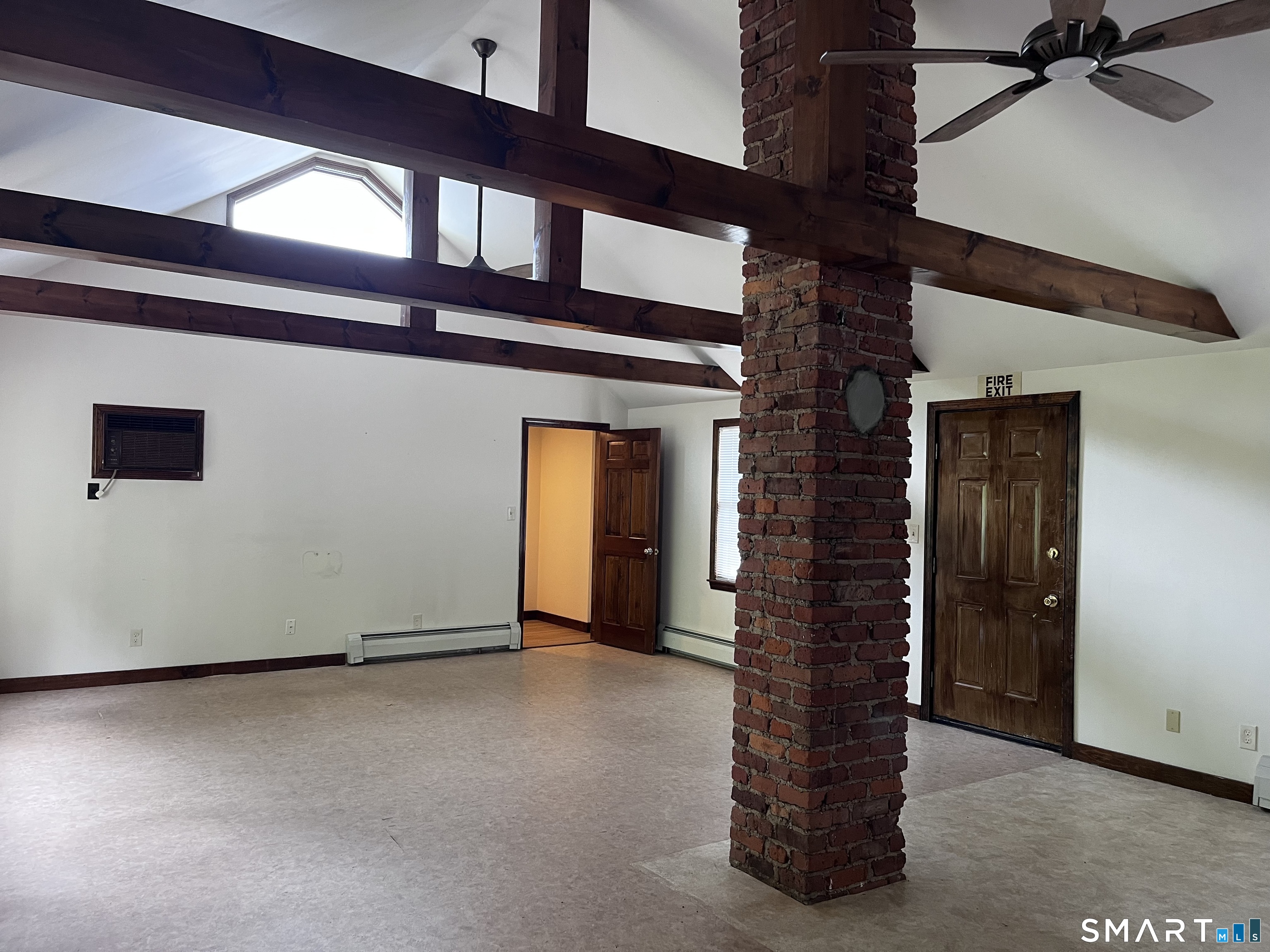 698a Derby Avenue Property Photo 4