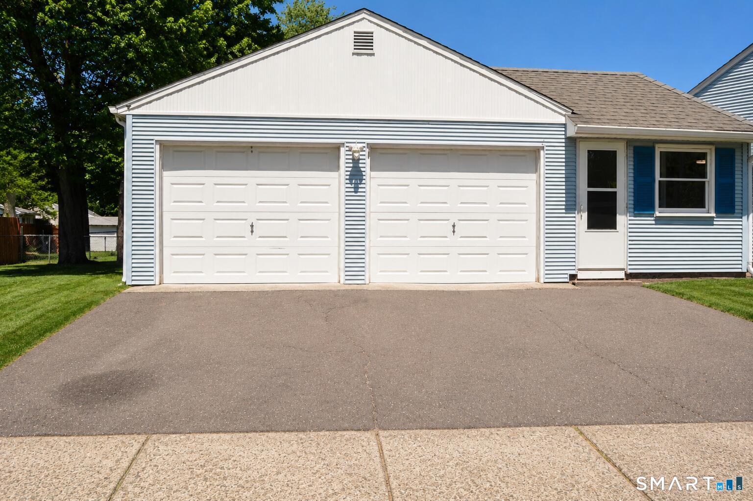 202 Crescent Drive Property Photo 4