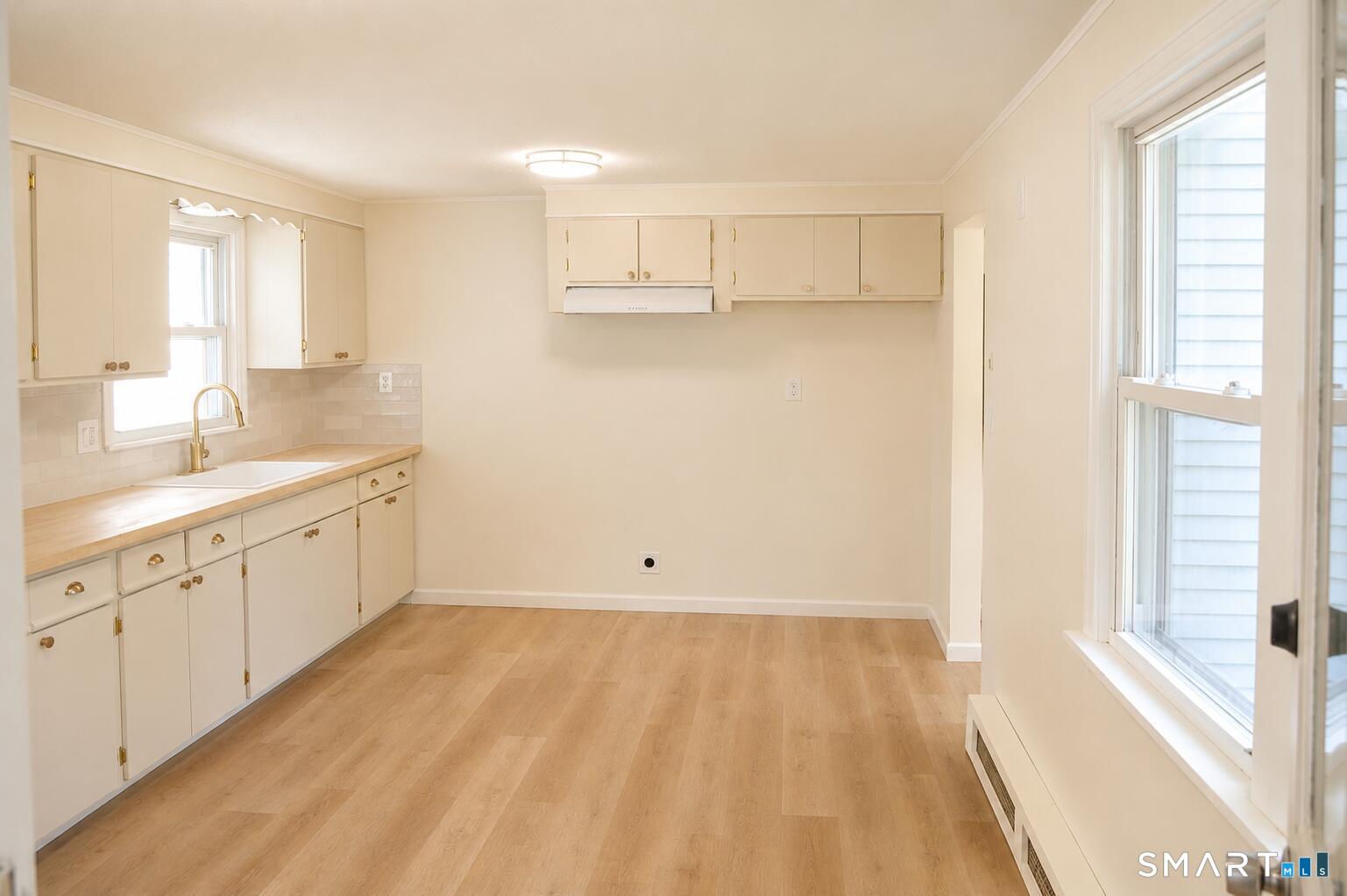 202 Crescent Drive Property Photo 6