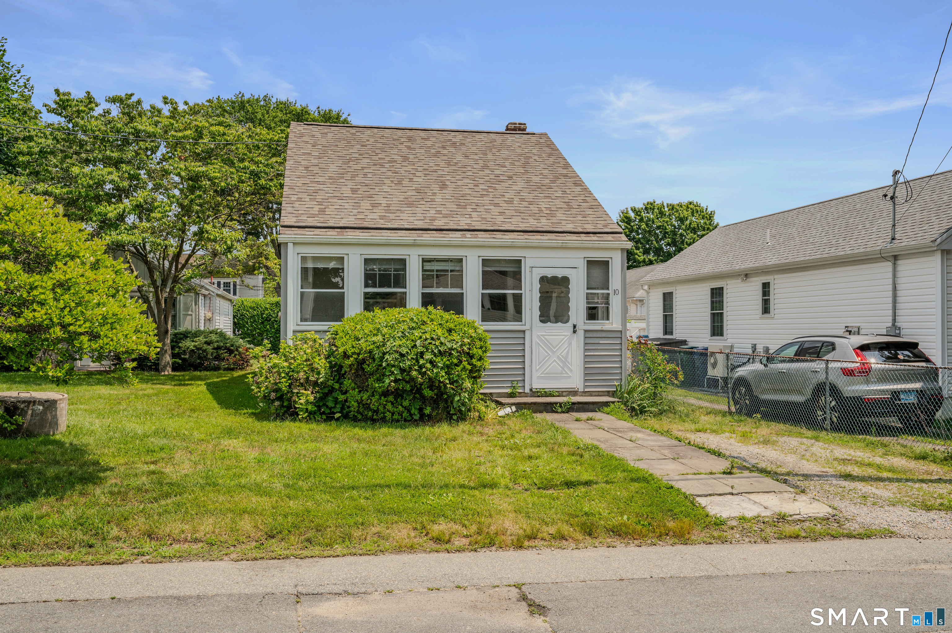 10 Swan Avenue Property Photo 1