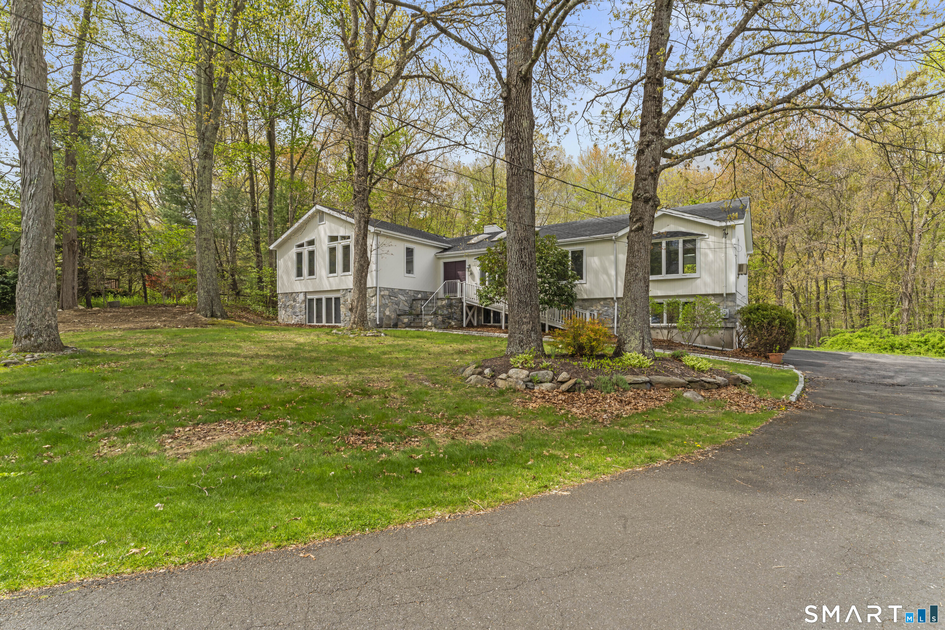 89 Cranbury Drive Property Photo 1