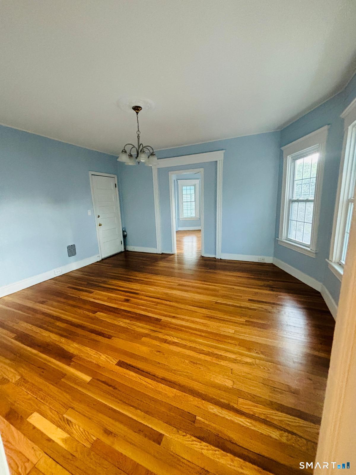 550 Laurel Avenue Property Photo 4