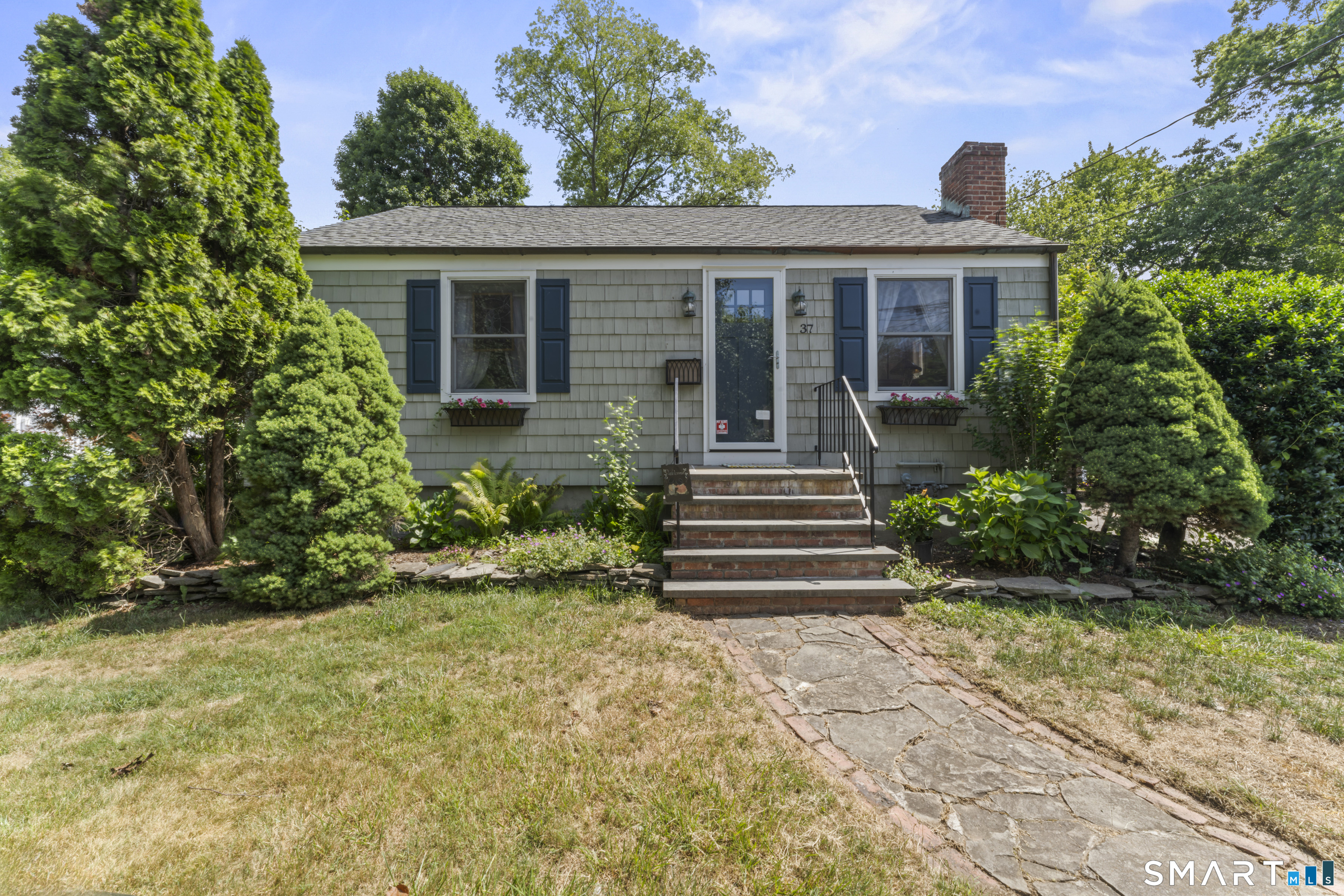 37 Cedar Crest Place Property Photo 1