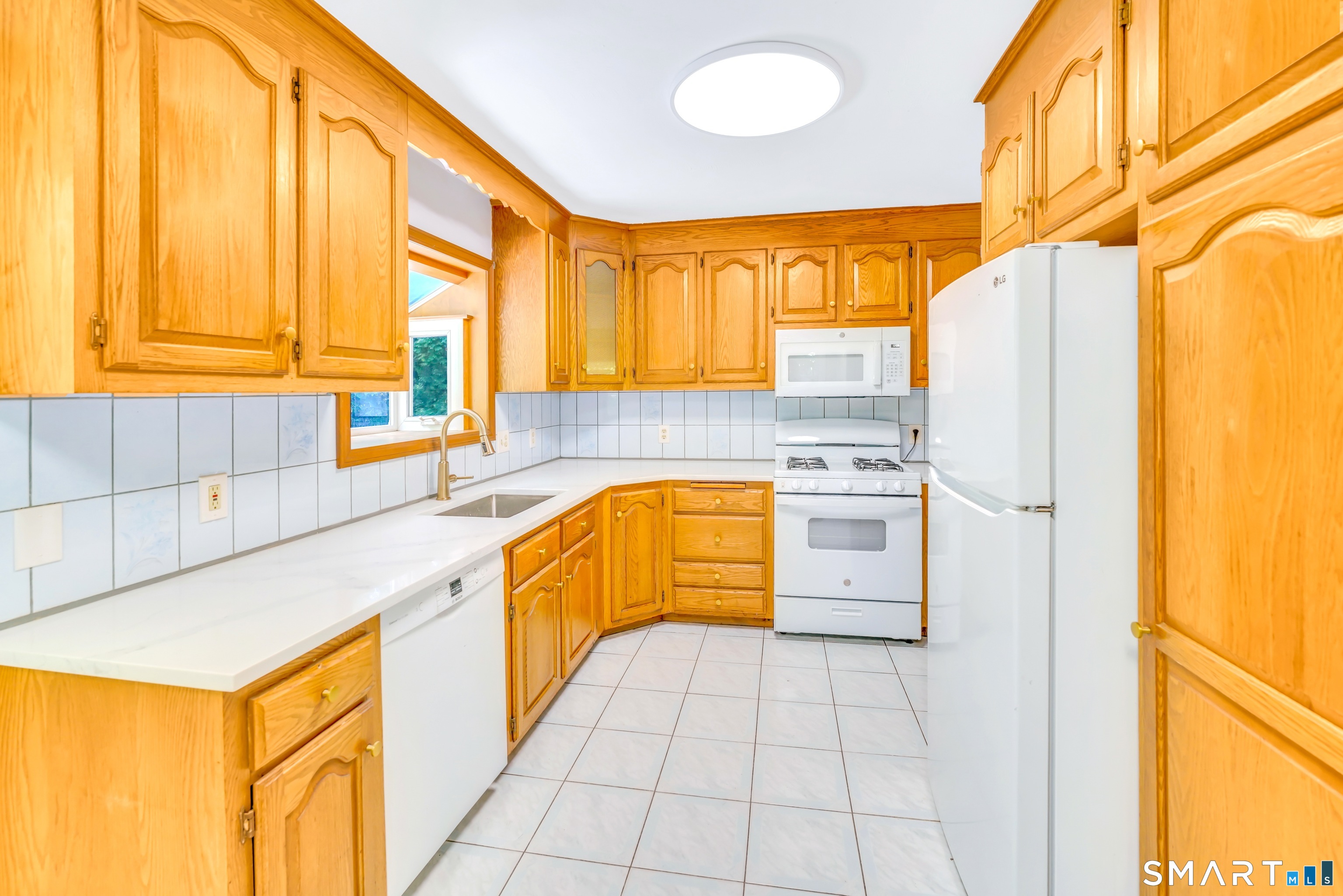380 Farmington Avenue Property Photo 3
